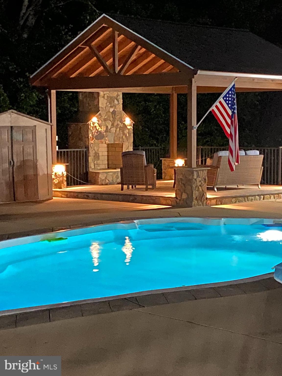 MAPLE HILL'S AFFLUENT - Residential