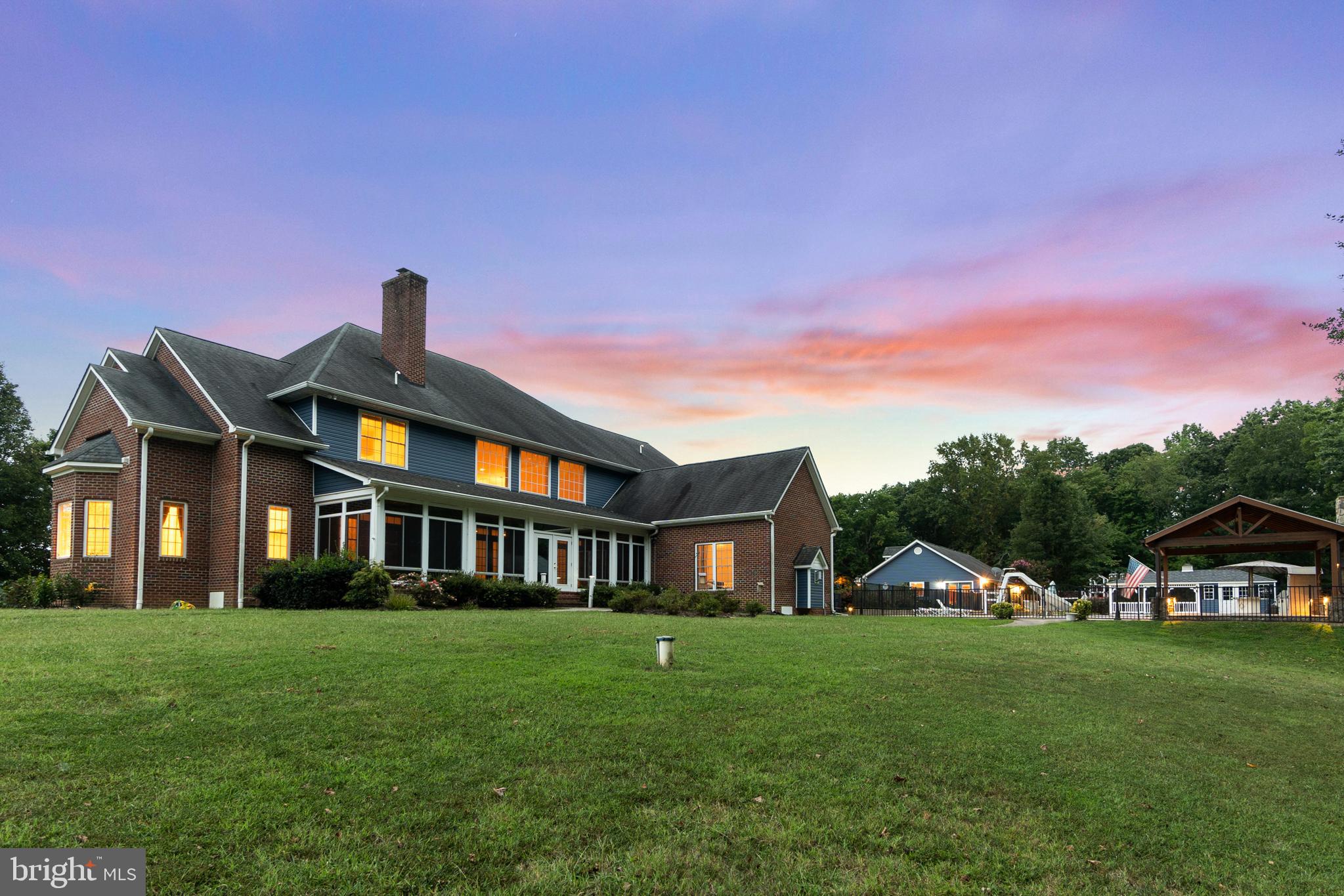 MAPLE HILL'S AFFLUENT - Residential