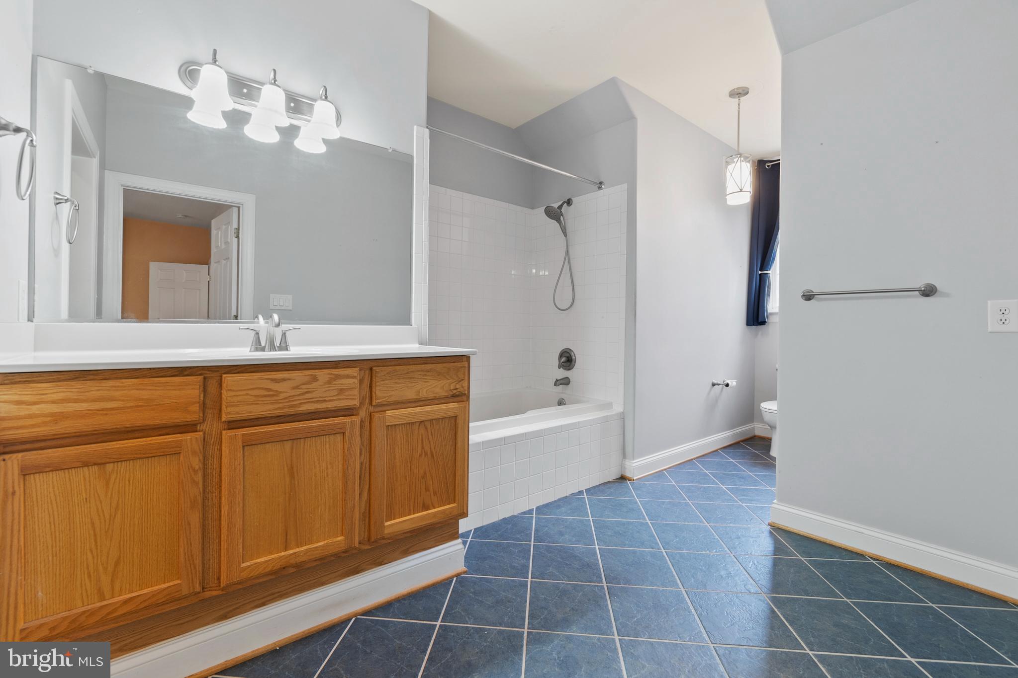 MAPLE HILL'S AFFLUENT - Residential