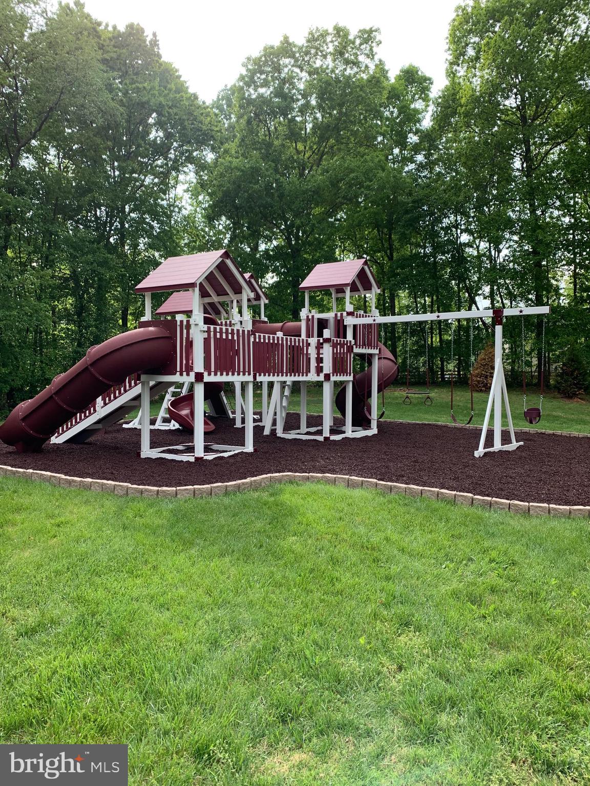 MAPLE HILL'S AFFLUENT - Residential