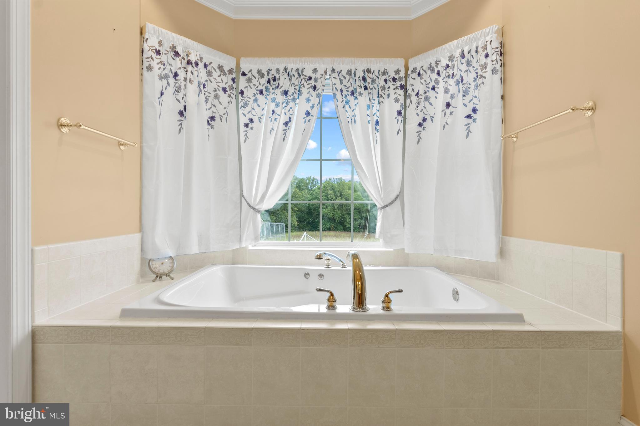 MAPLE HILL'S AFFLUENT - Residential