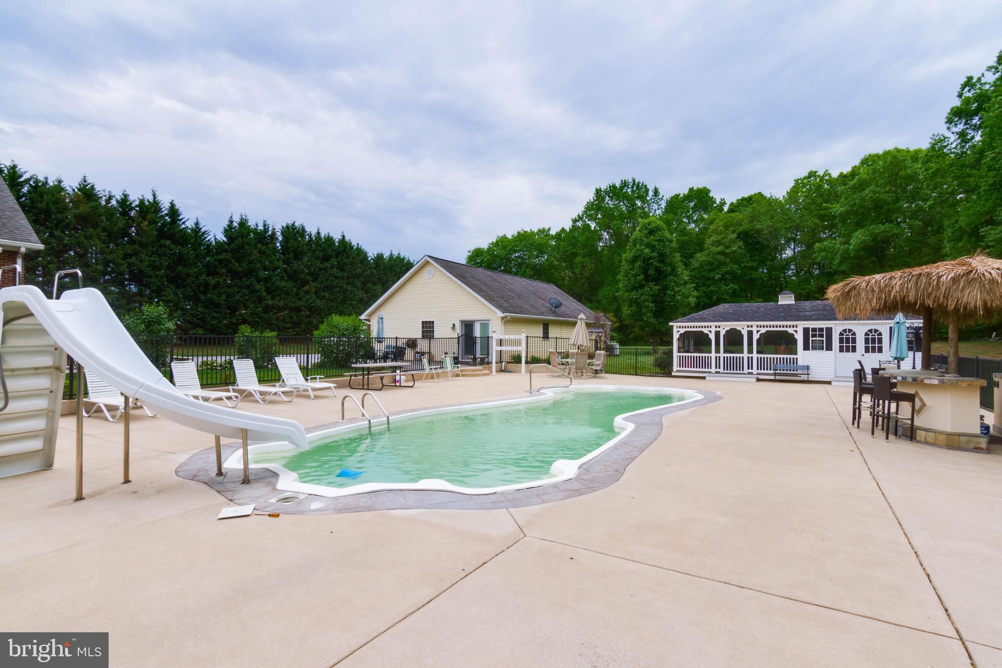 MAPLE HILL'S AFFLUENT - Residential