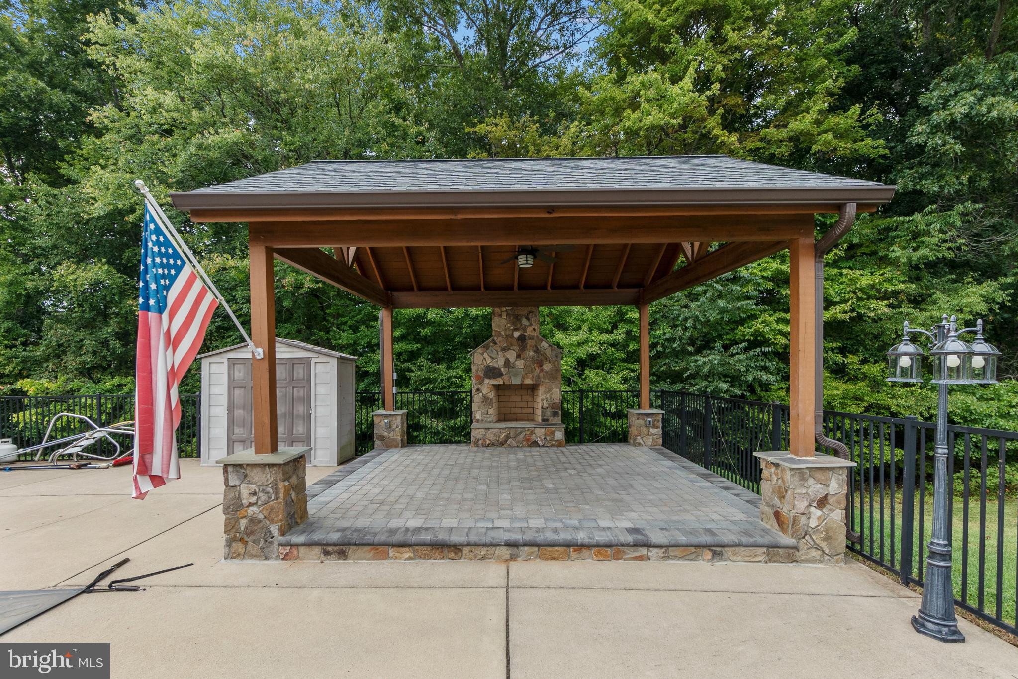 MAPLE HILL'S AFFLUENT - Residential