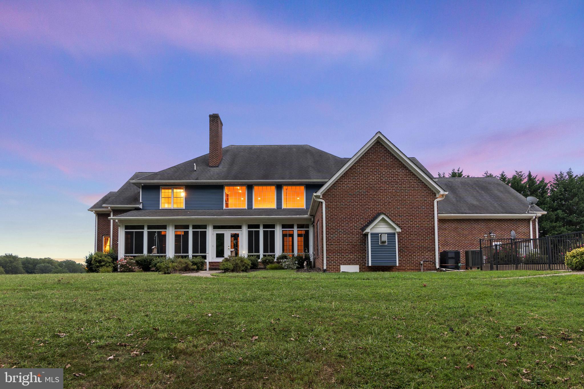 MAPLE HILL'S AFFLUENT - Residential