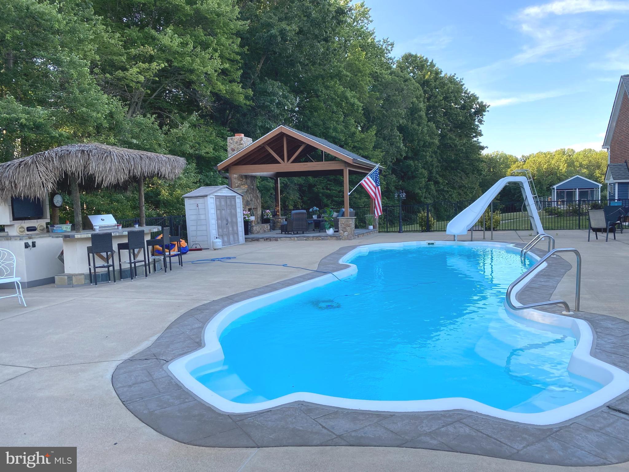 MAPLE HILL'S AFFLUENT - Residential