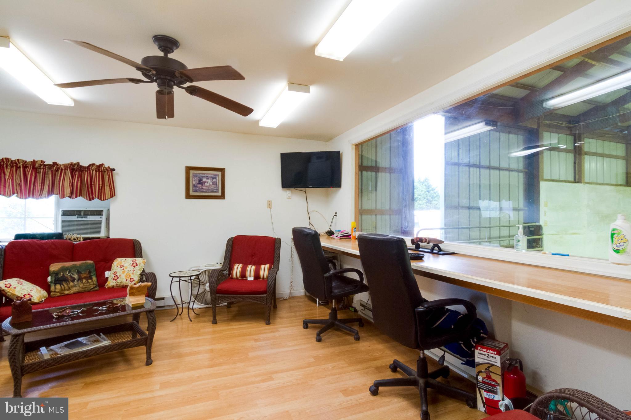 MAPLE HILL'S AFFLUENT - Residential