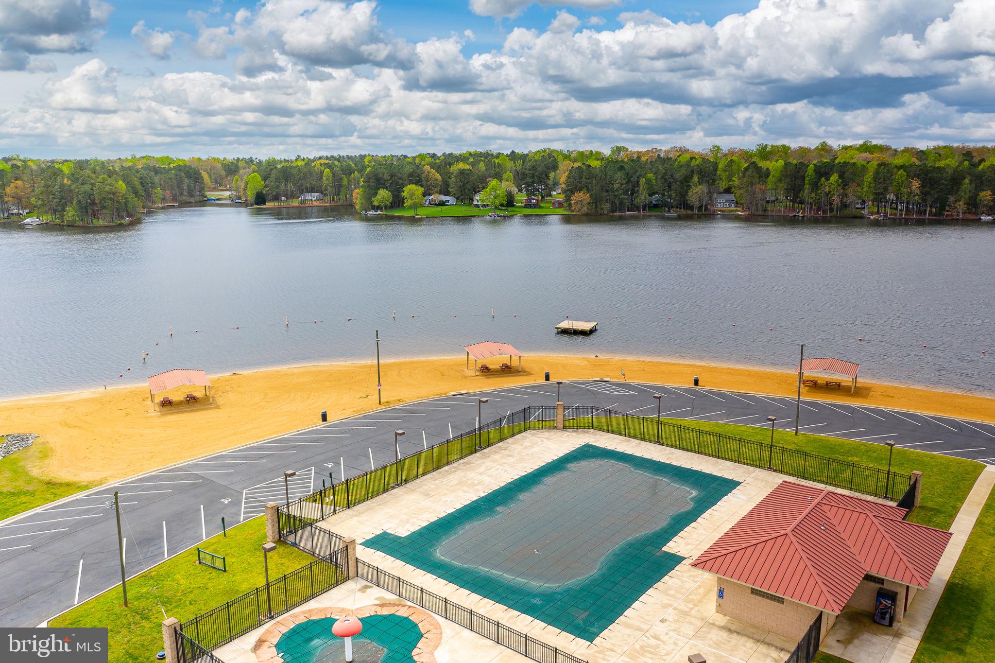 LAKE CAROLINE - Residential