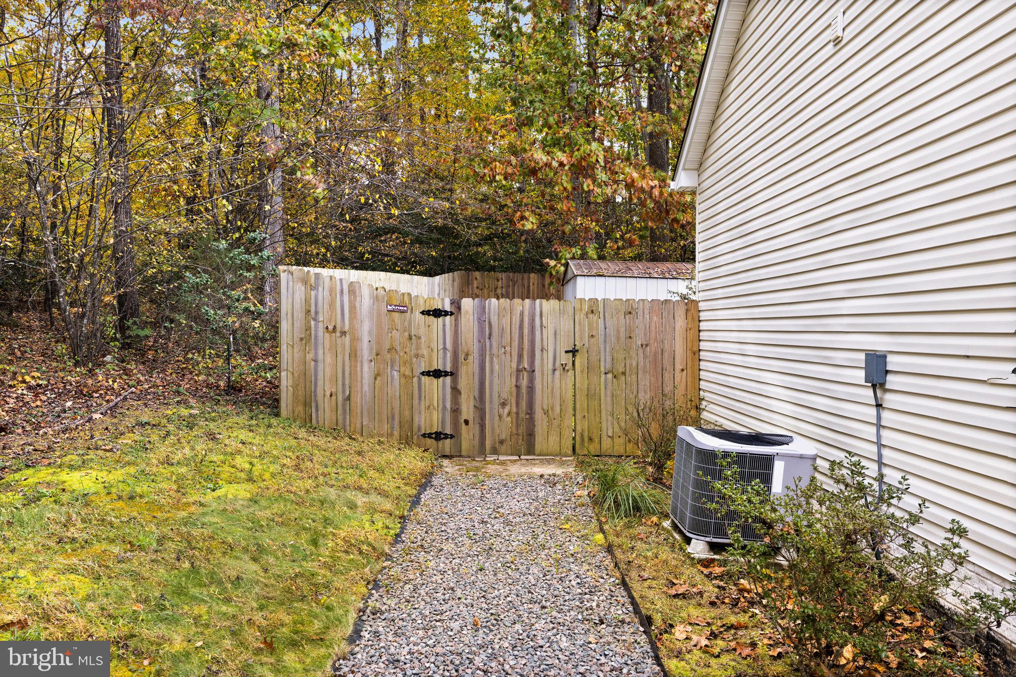 LAKE CAROLINE - Residential