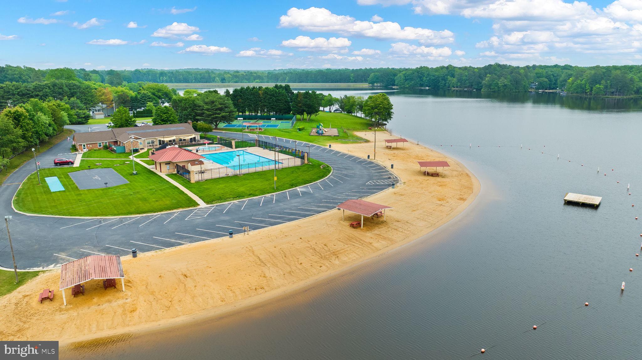 LAKE CAROLINE - Residential