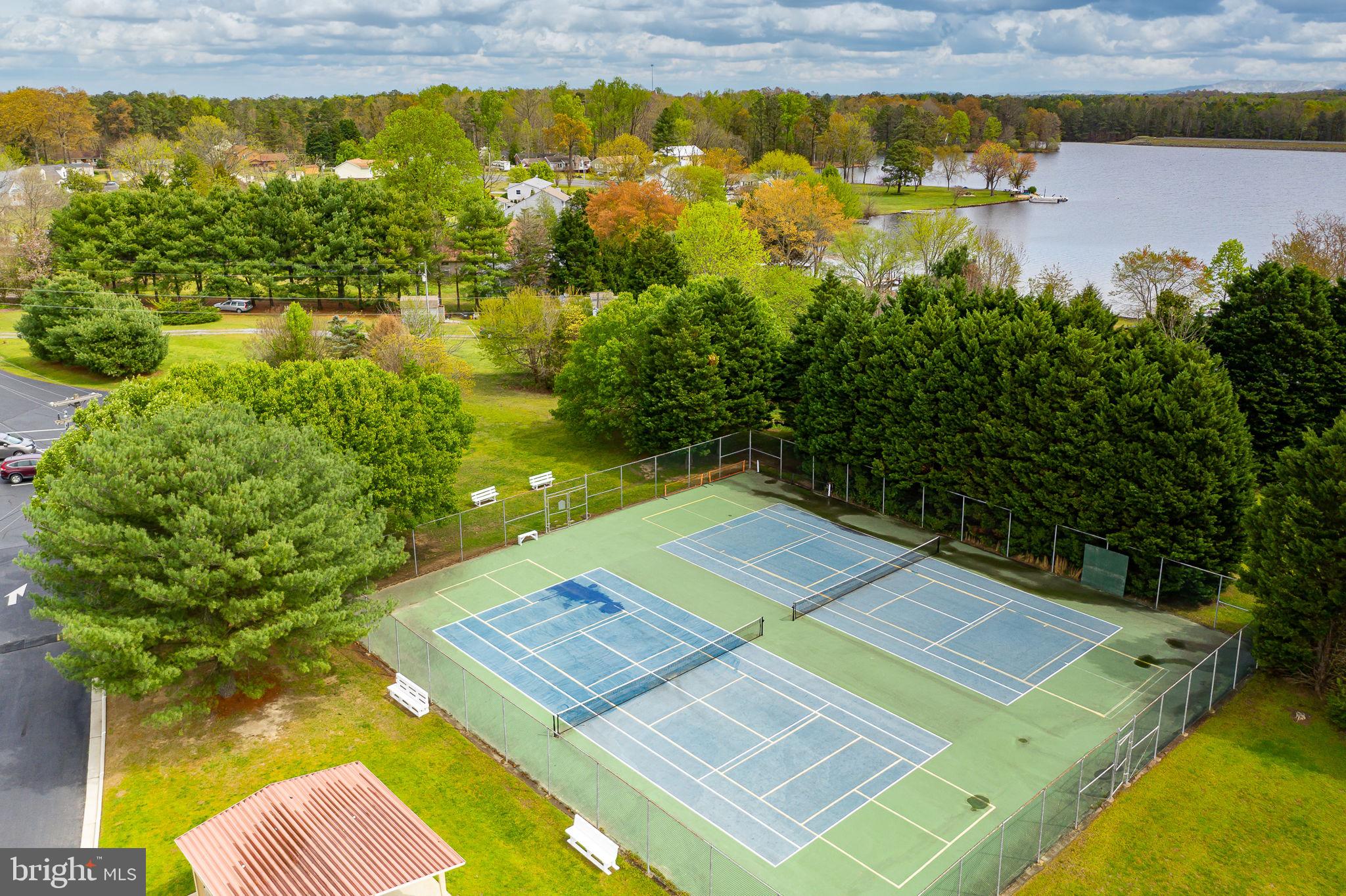 LAKE CAROLINE - Residential