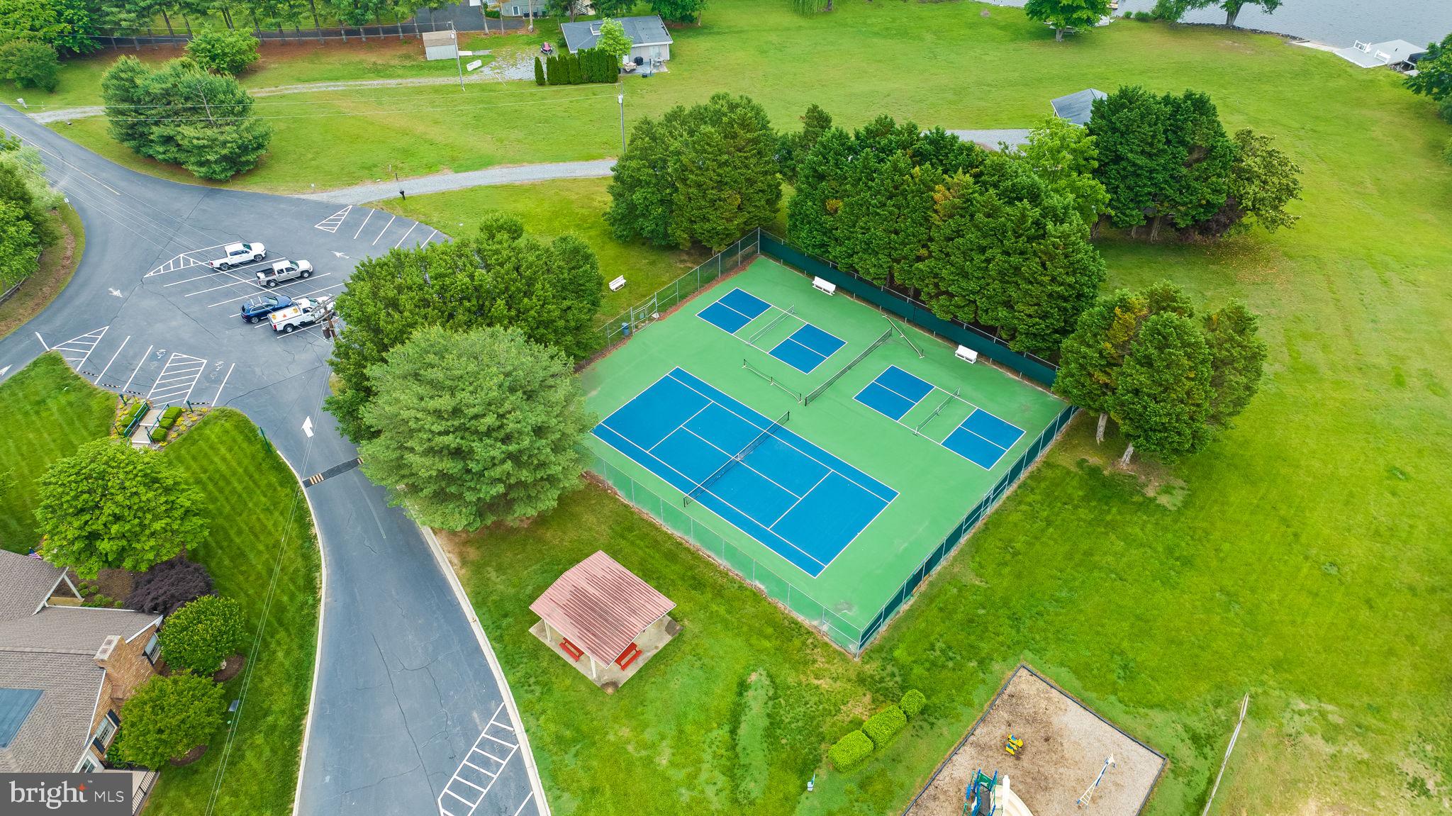 LAKE CAROLINE - Residential