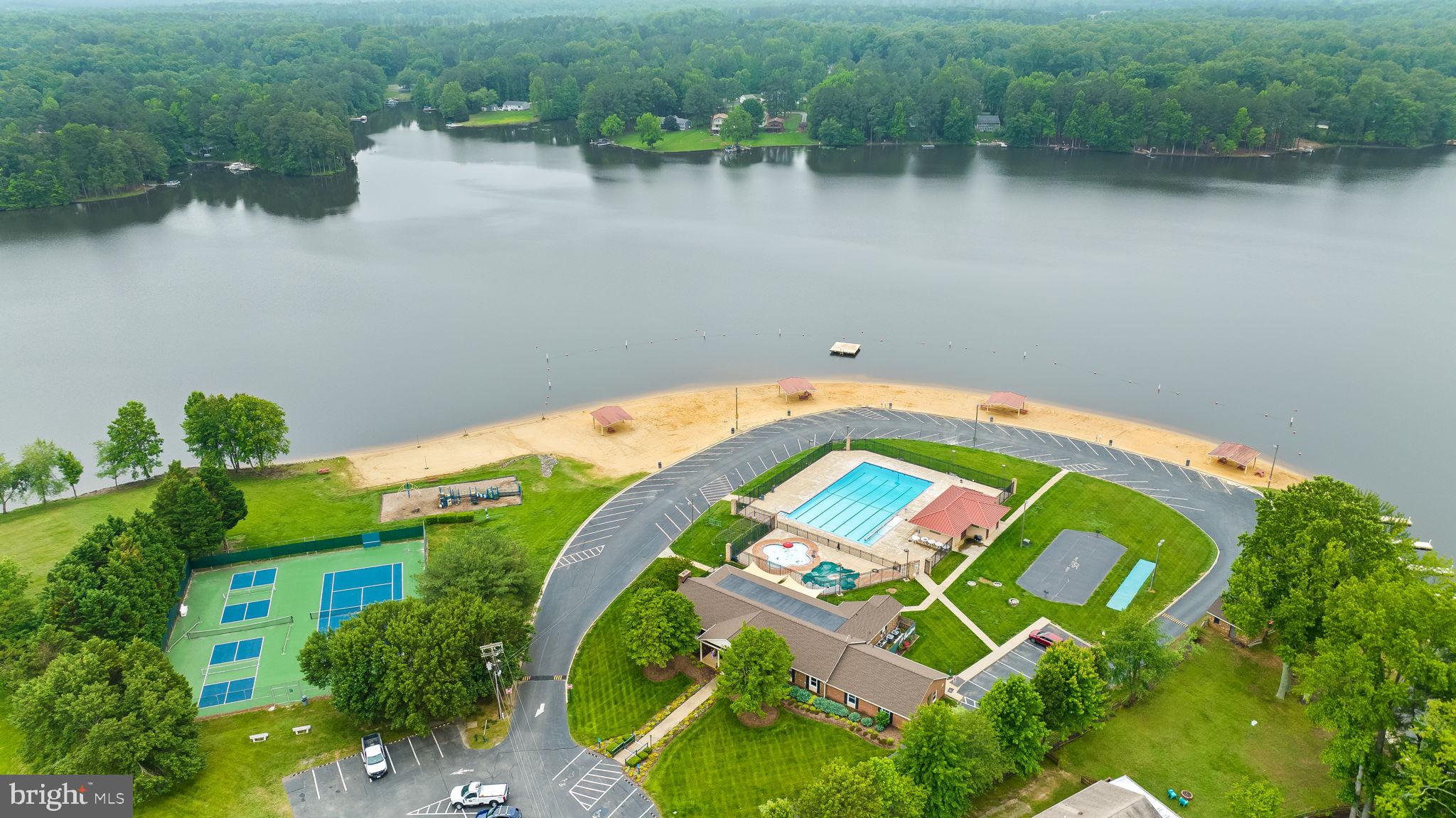 LAKE CAROLINE - Residential