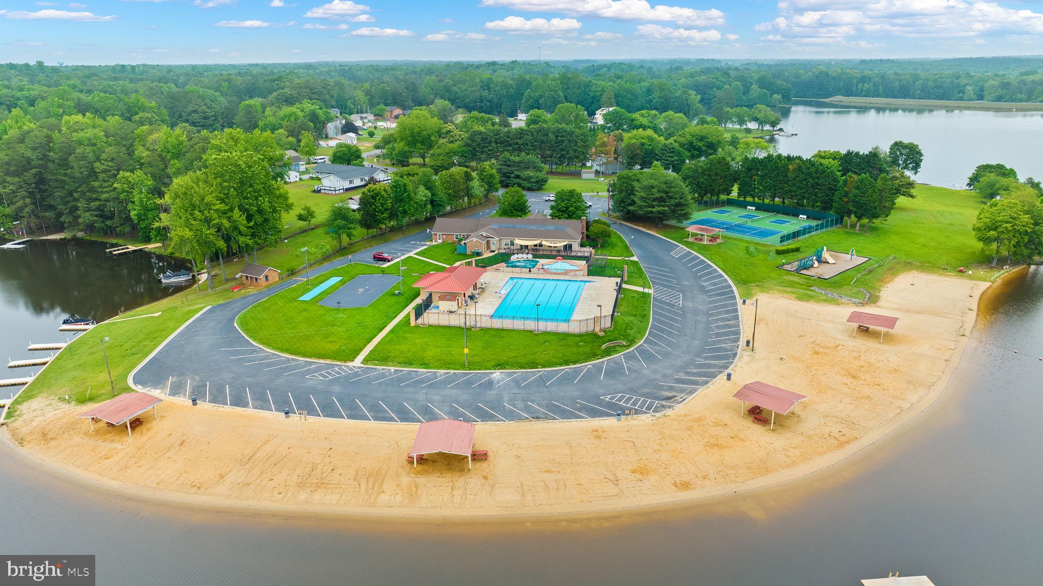 LAKE CAROLINE - Residential