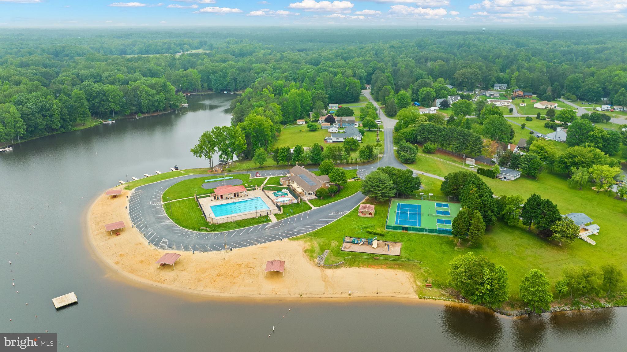 LAKE CAROLINE - Residential