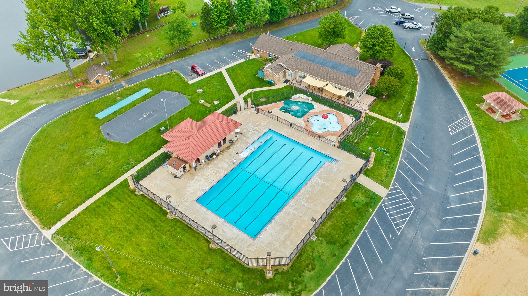 LAKE CAROLINE - Residential