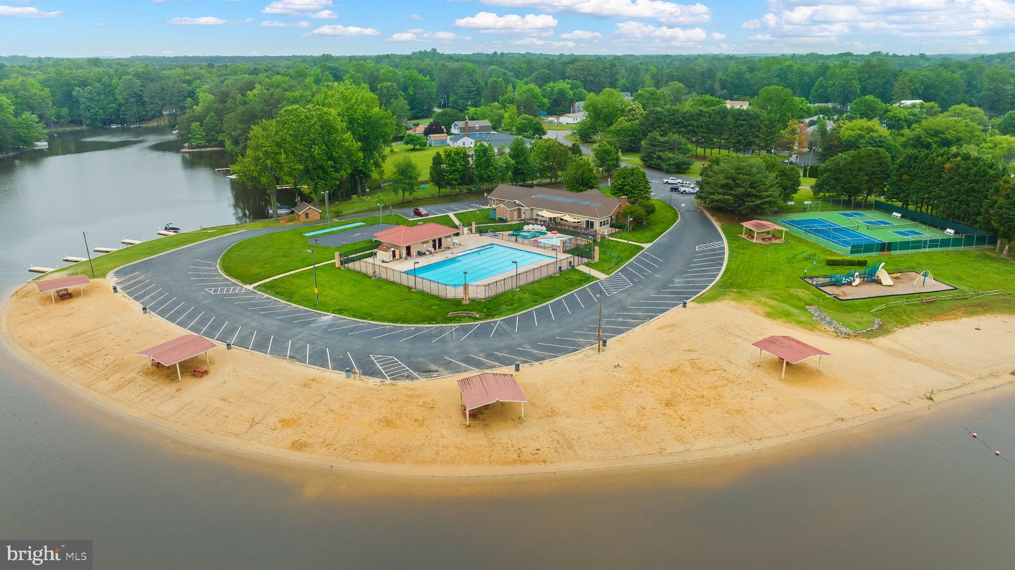 LAKE CAROLINE - Residential