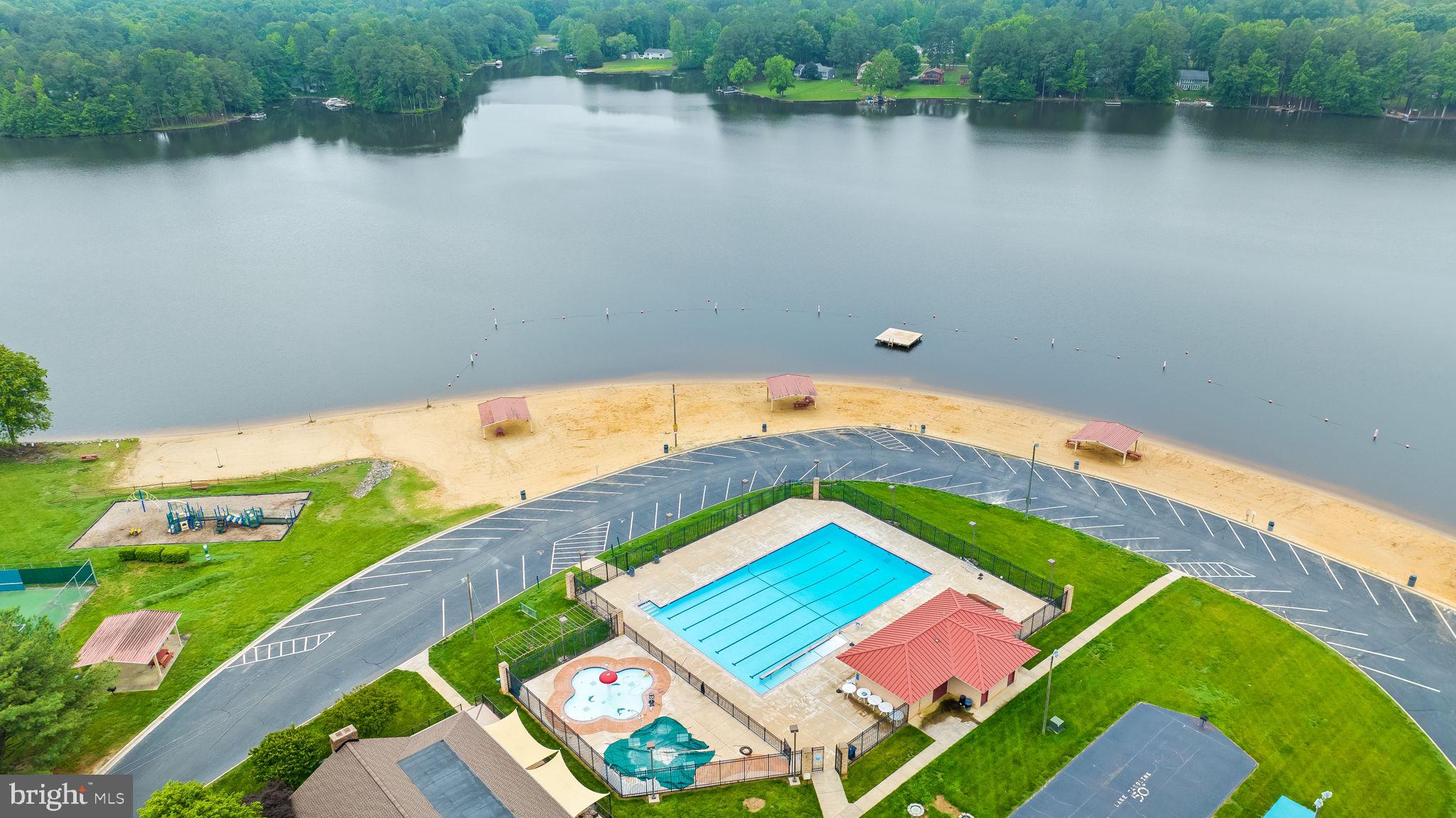 LAKE CAROLINE - Residential