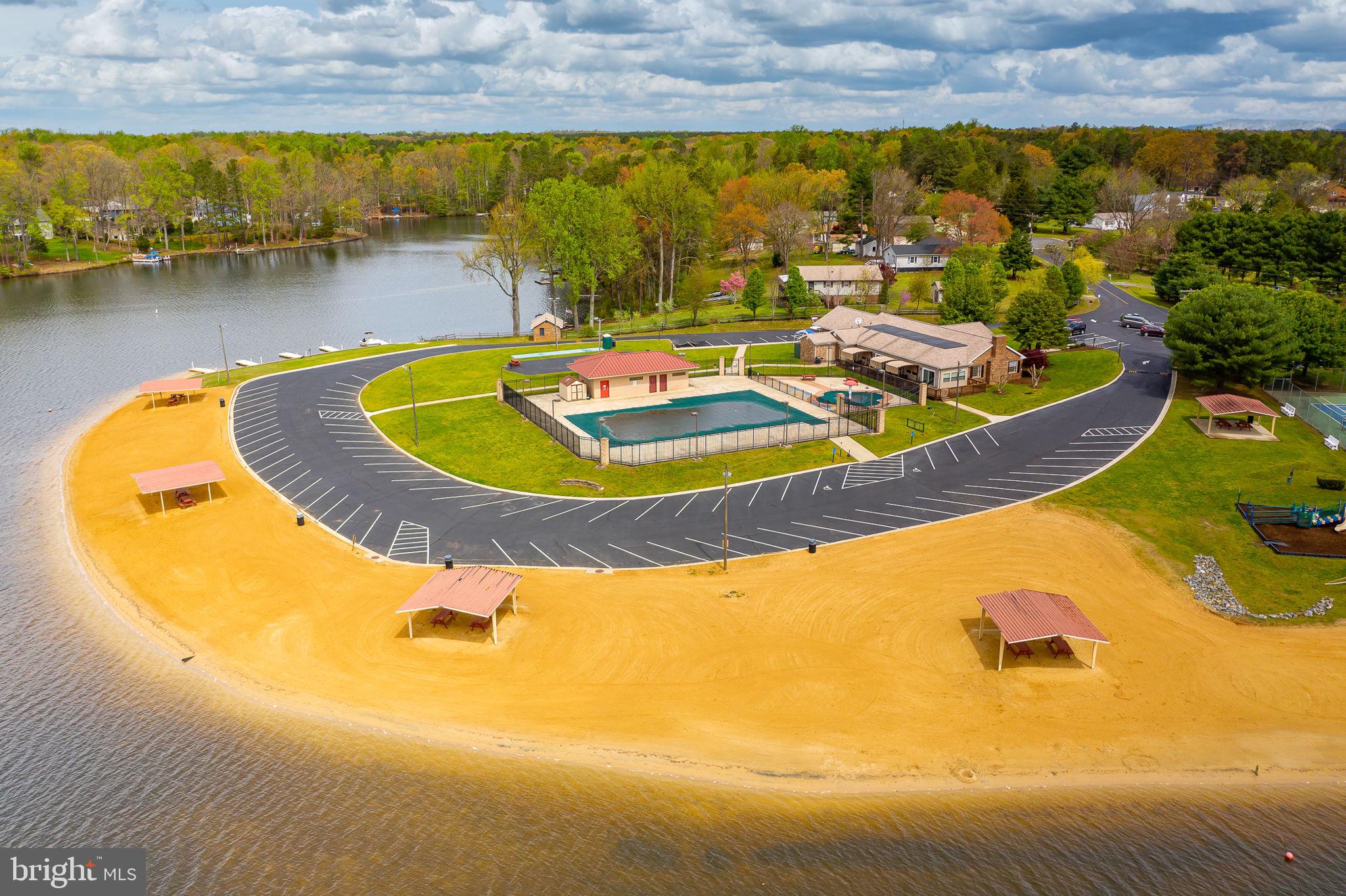 LAKE CAROLINE - Residential