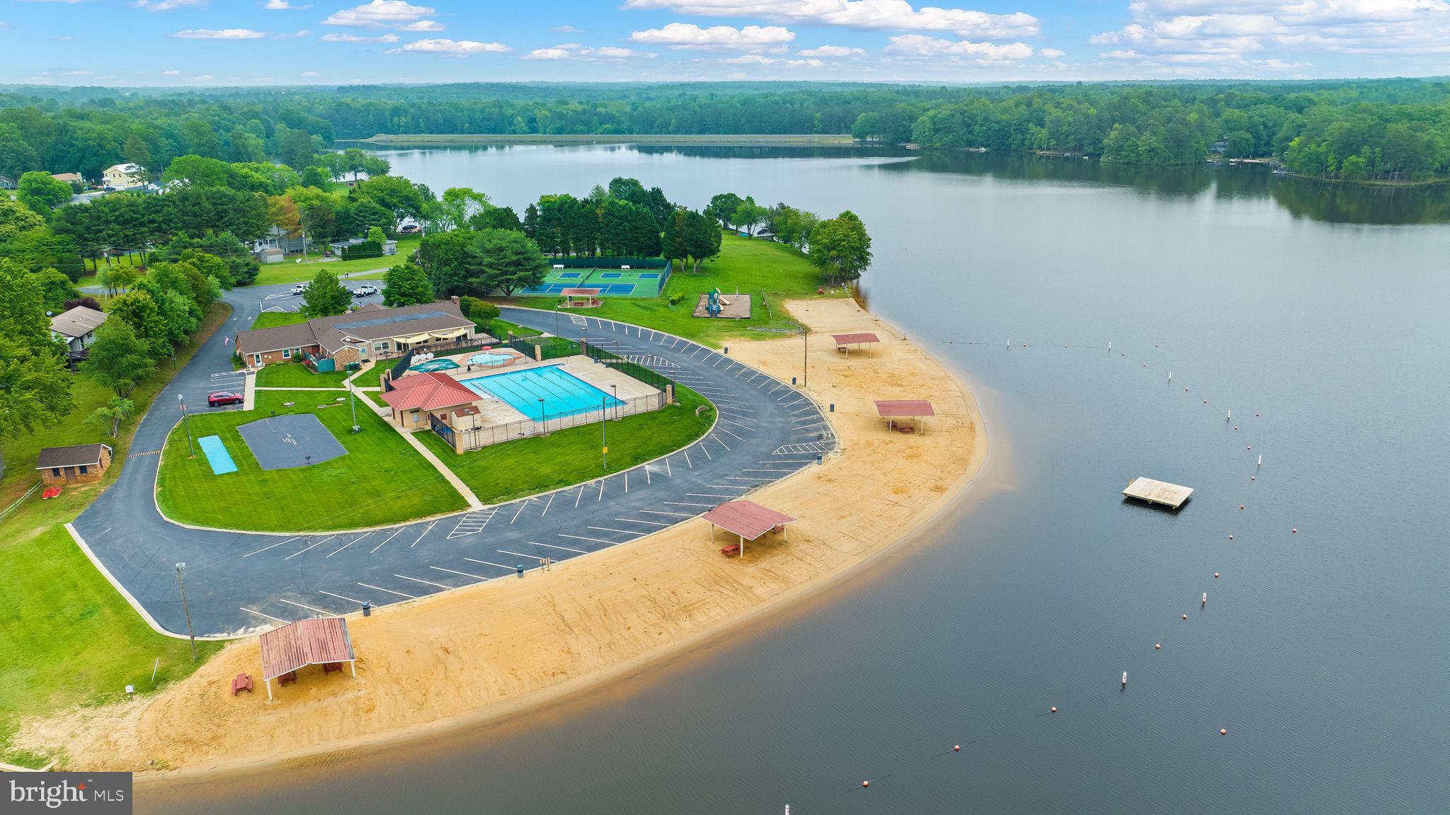 LAKE CAROLINE - Residential