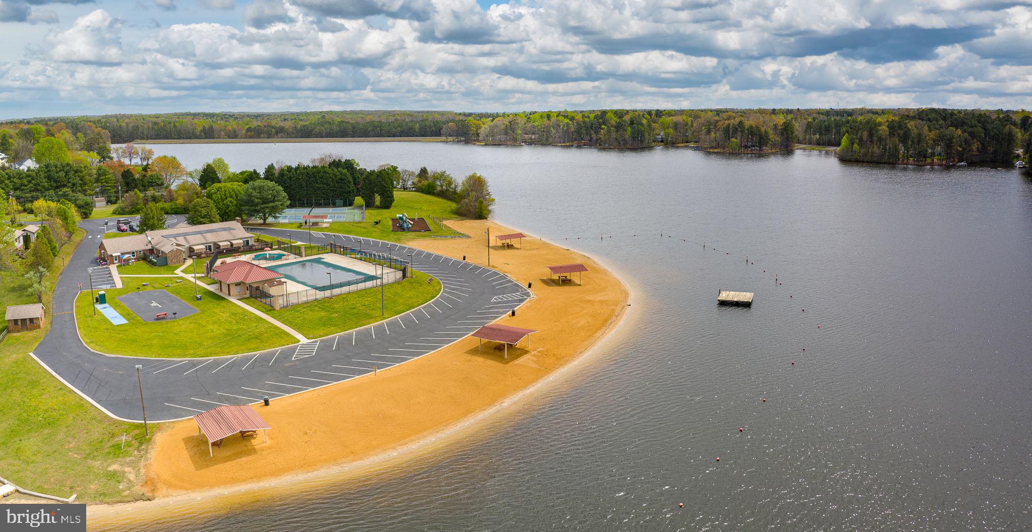 LAKE CAROLINE - Residential