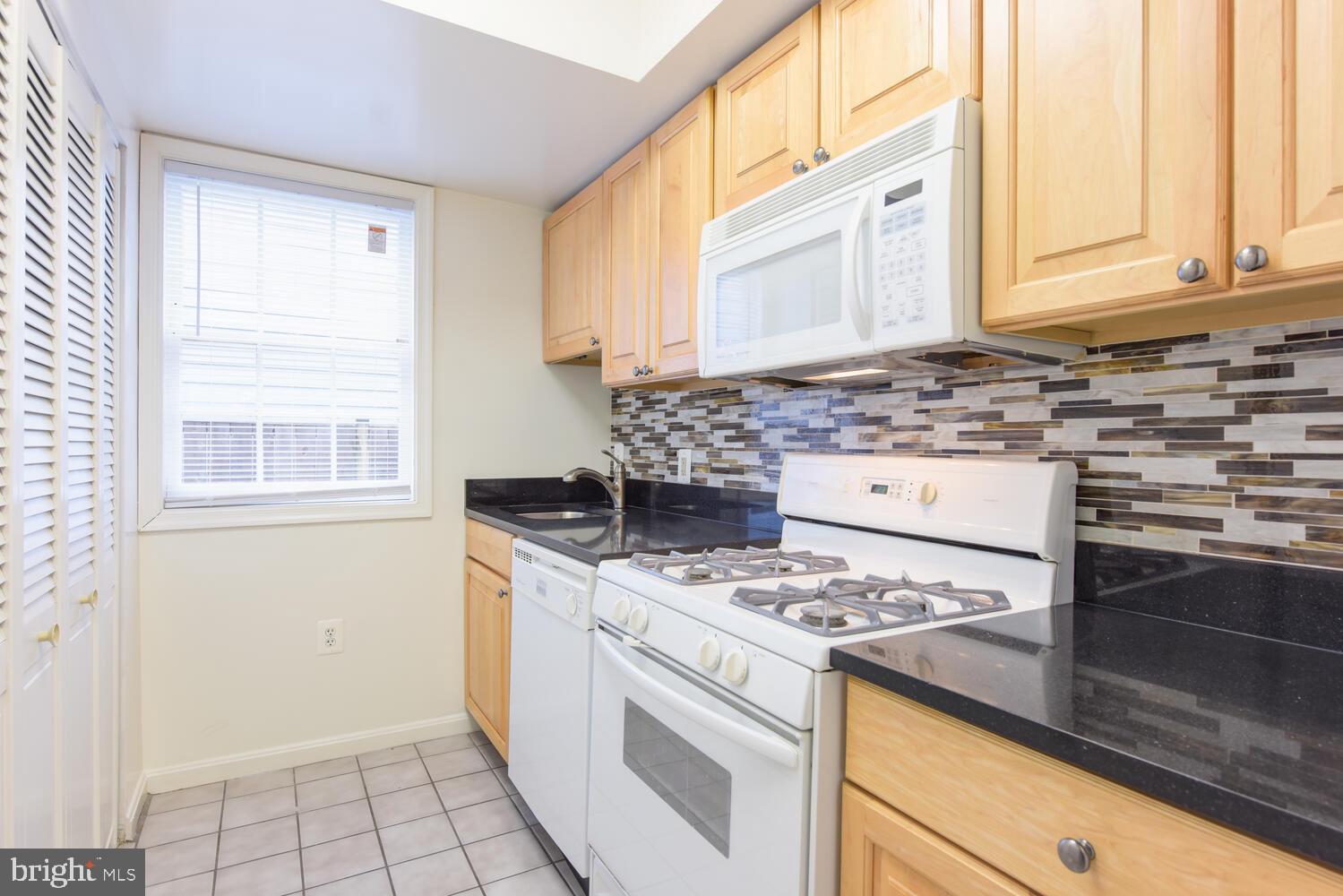 OLD TOWN/PARKER GRAY - Residential Lease