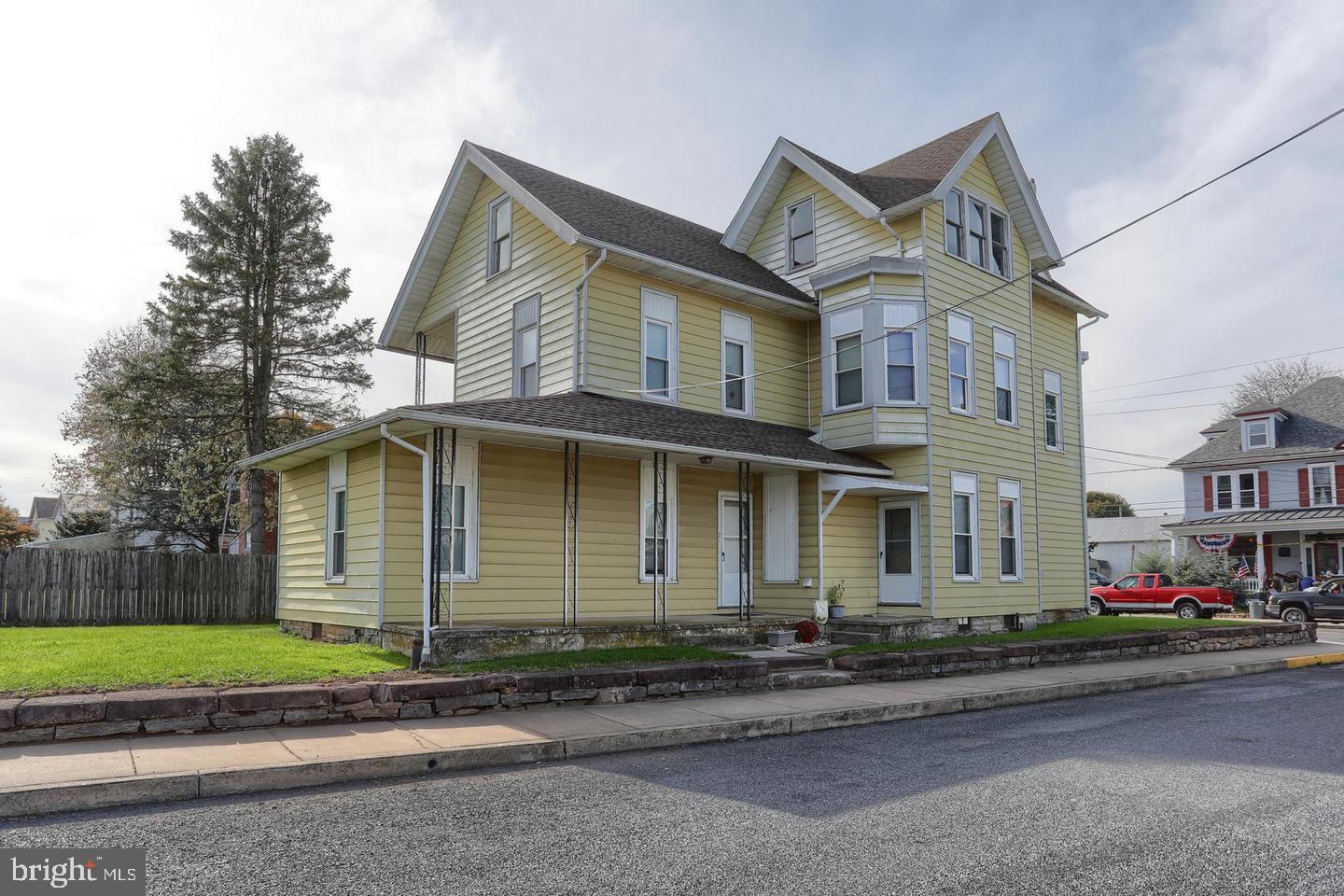 102 S RACE STREET