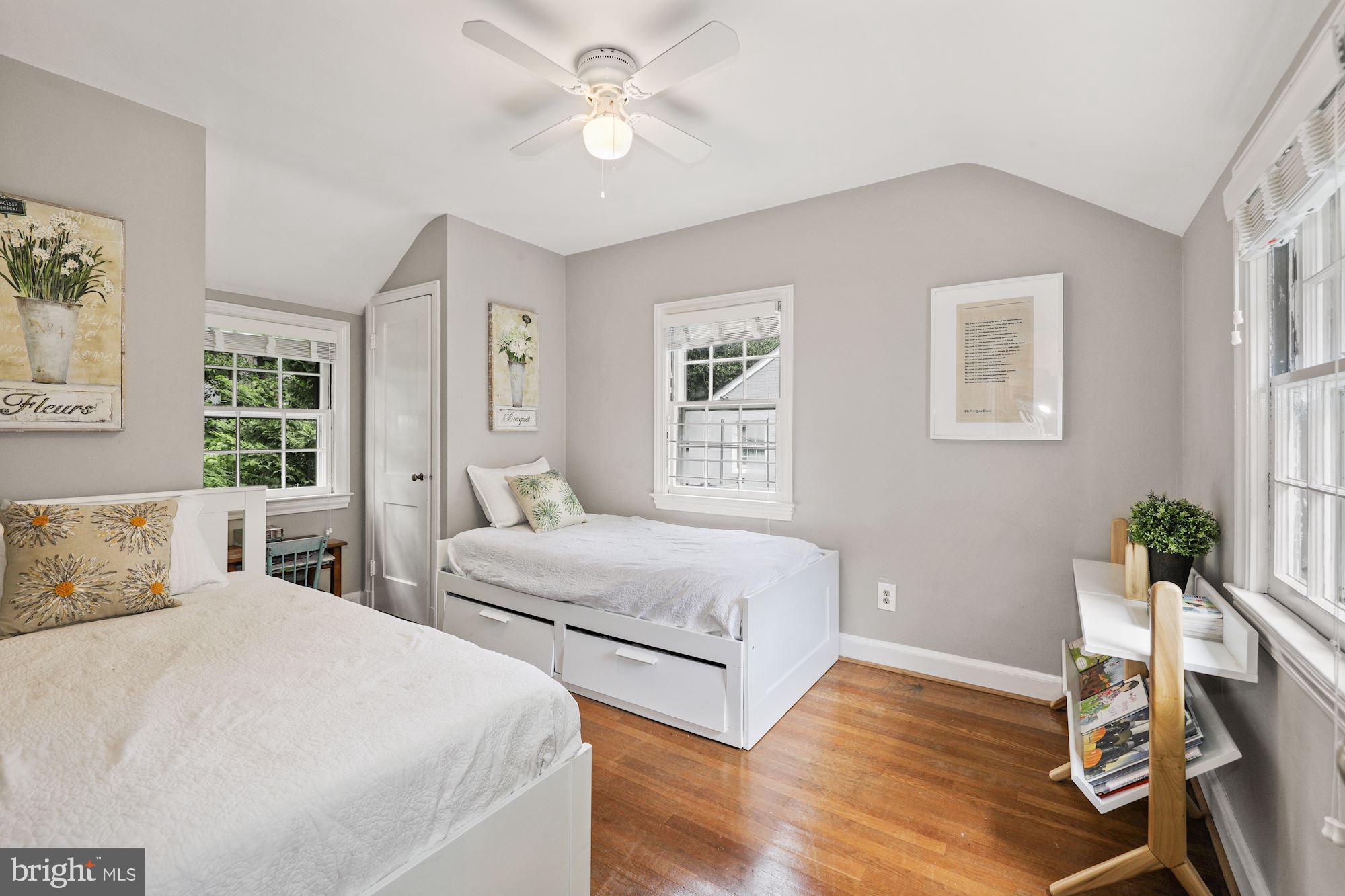 WOODACRES - Residential