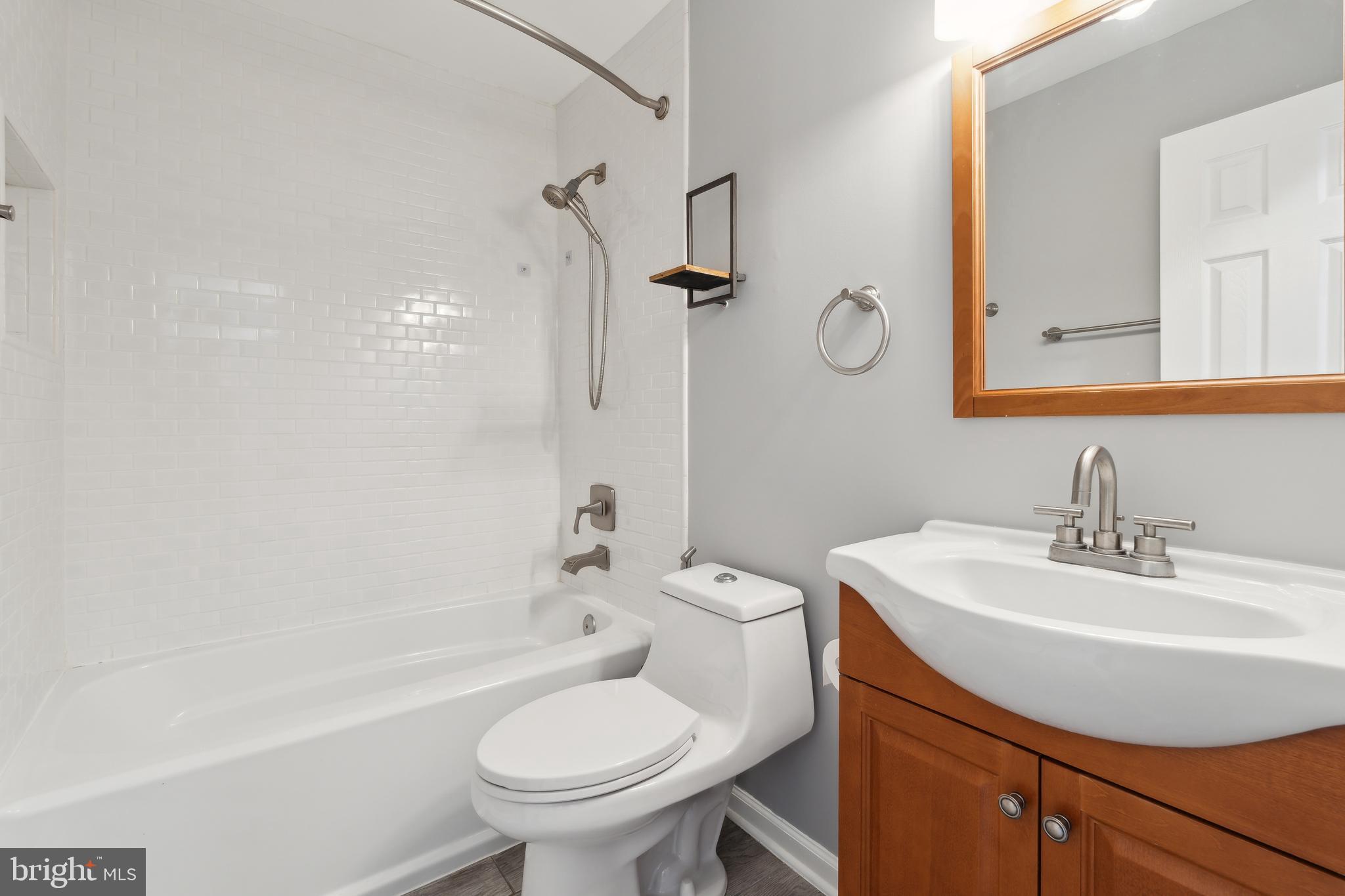 POTOMAC LAKES - Residential Lease