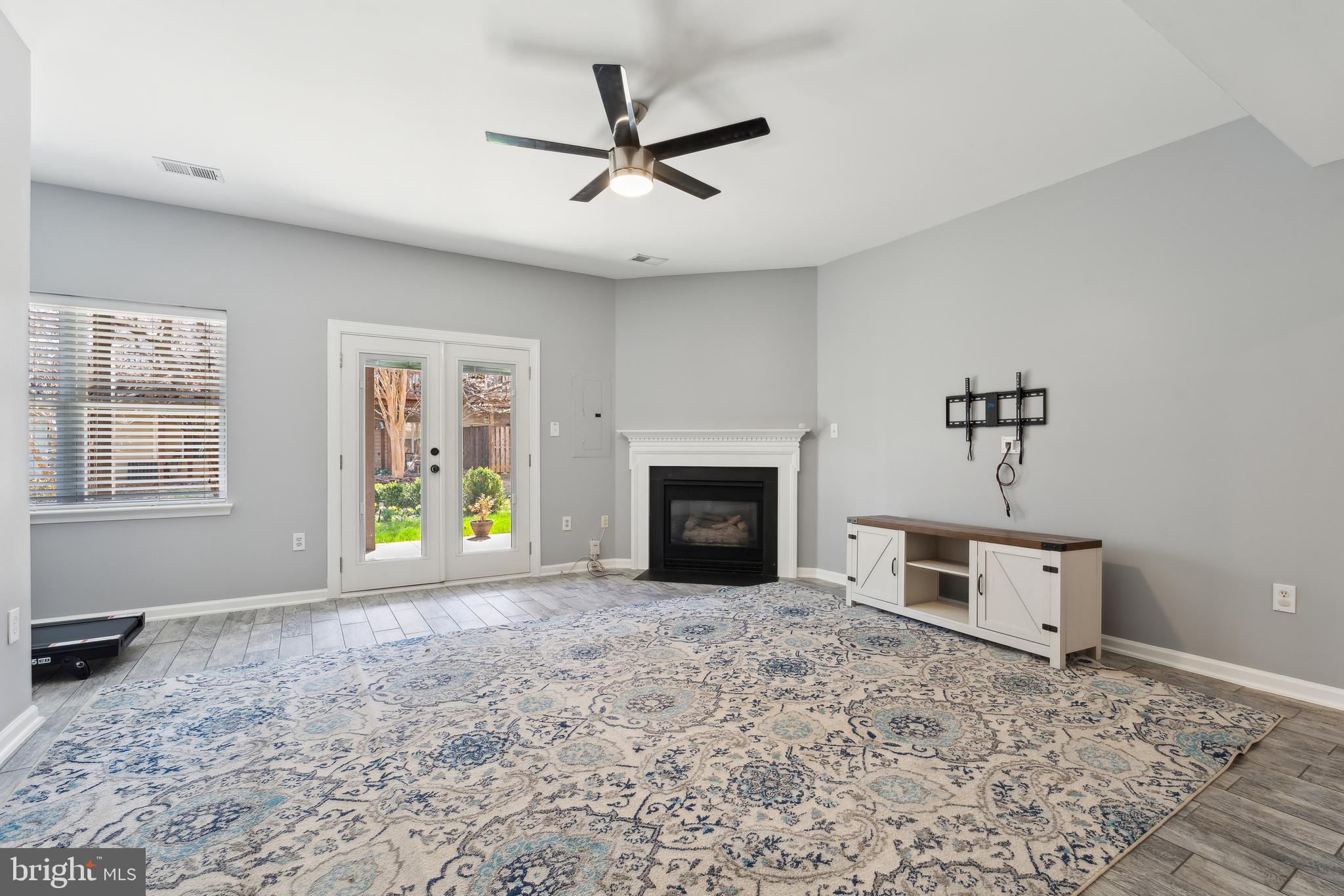 POTOMAC LAKES - Residential Lease