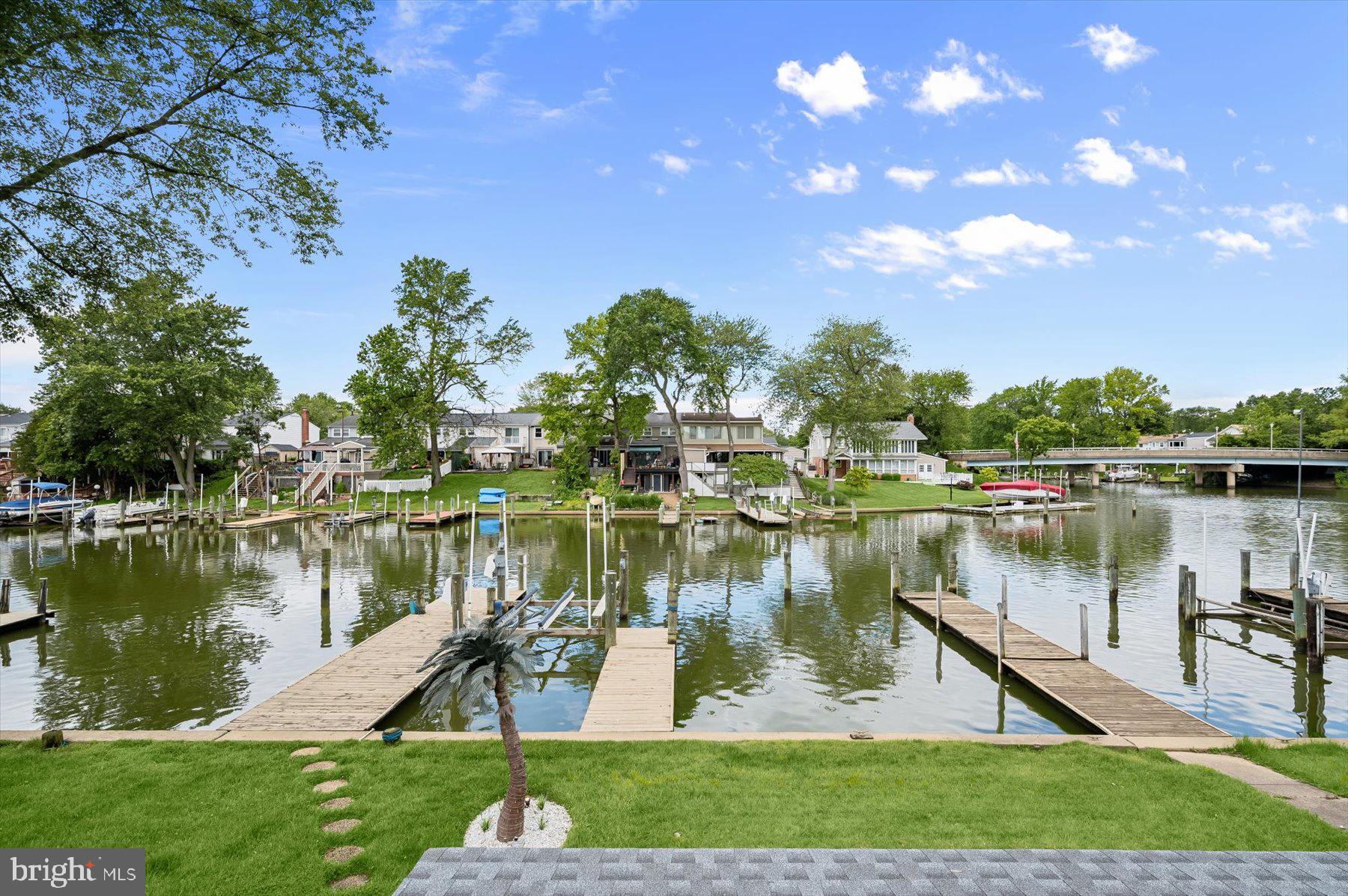 122 BREAKWATER COURT