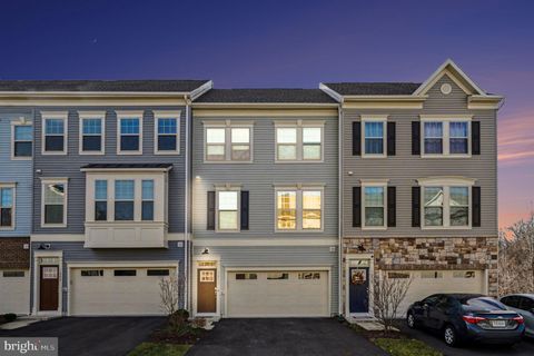 Photo of 1211 Creek Bank Drive, STAFFORD, VA 22554 (MLS # VAST2044860)