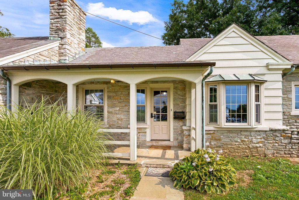 Photo of 1742 OLD PHILADELPHIA PIKE, LANCASTER, PA 17602 (MLS # PALA2037320)