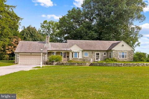 Photo of 1742 OLD PHILADELPHIA PIKE, LANCASTER, PA 17602 (MLS # PALA2037320)