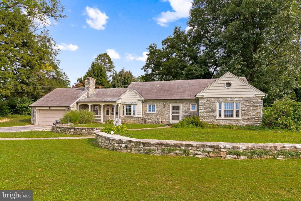 Photo of 1742 OLD PHILADELPHIA PIKE, LANCASTER, PA 17602 (MLS # PALA2037320)