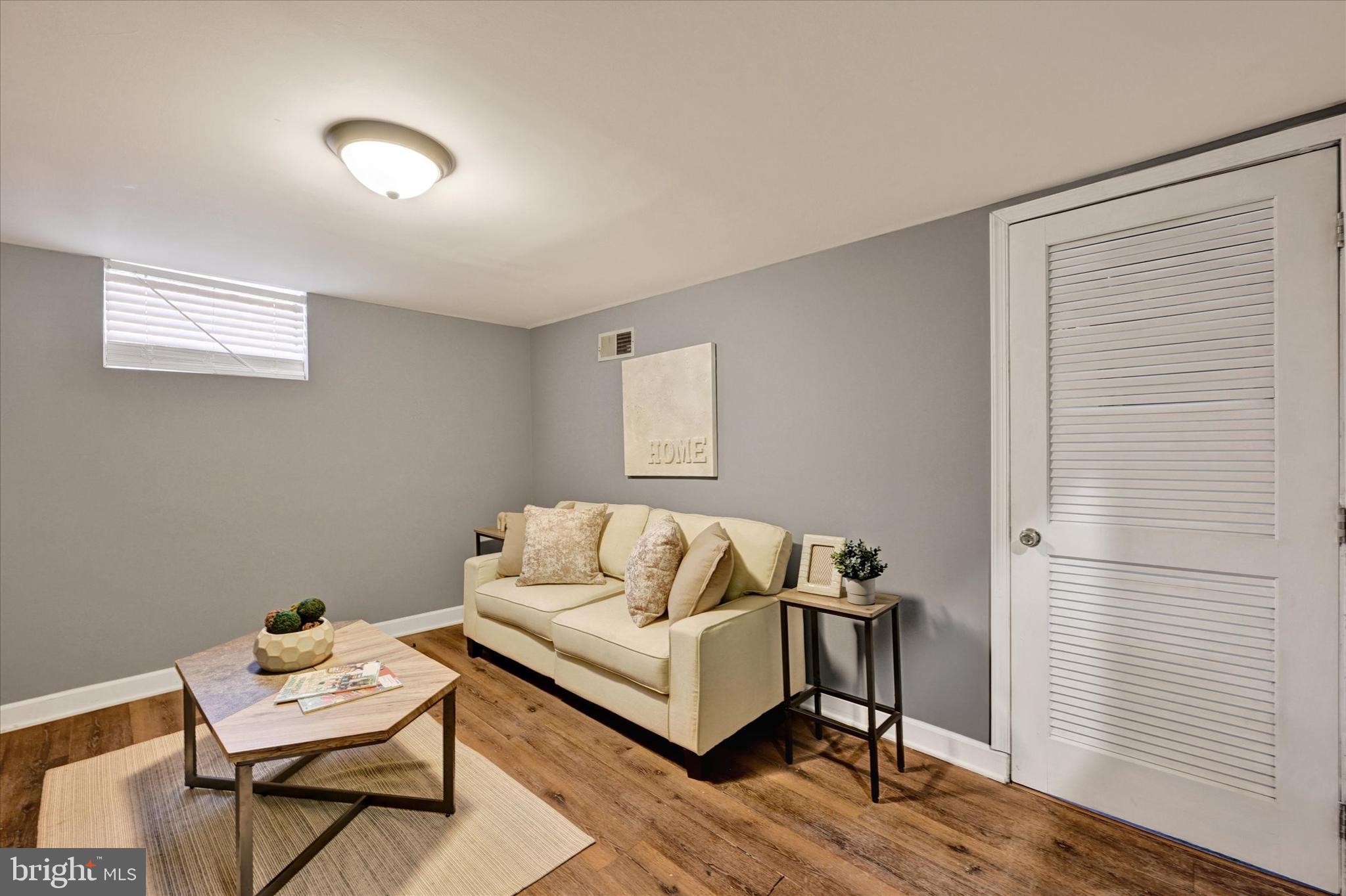 IDLEWOOD - Residential