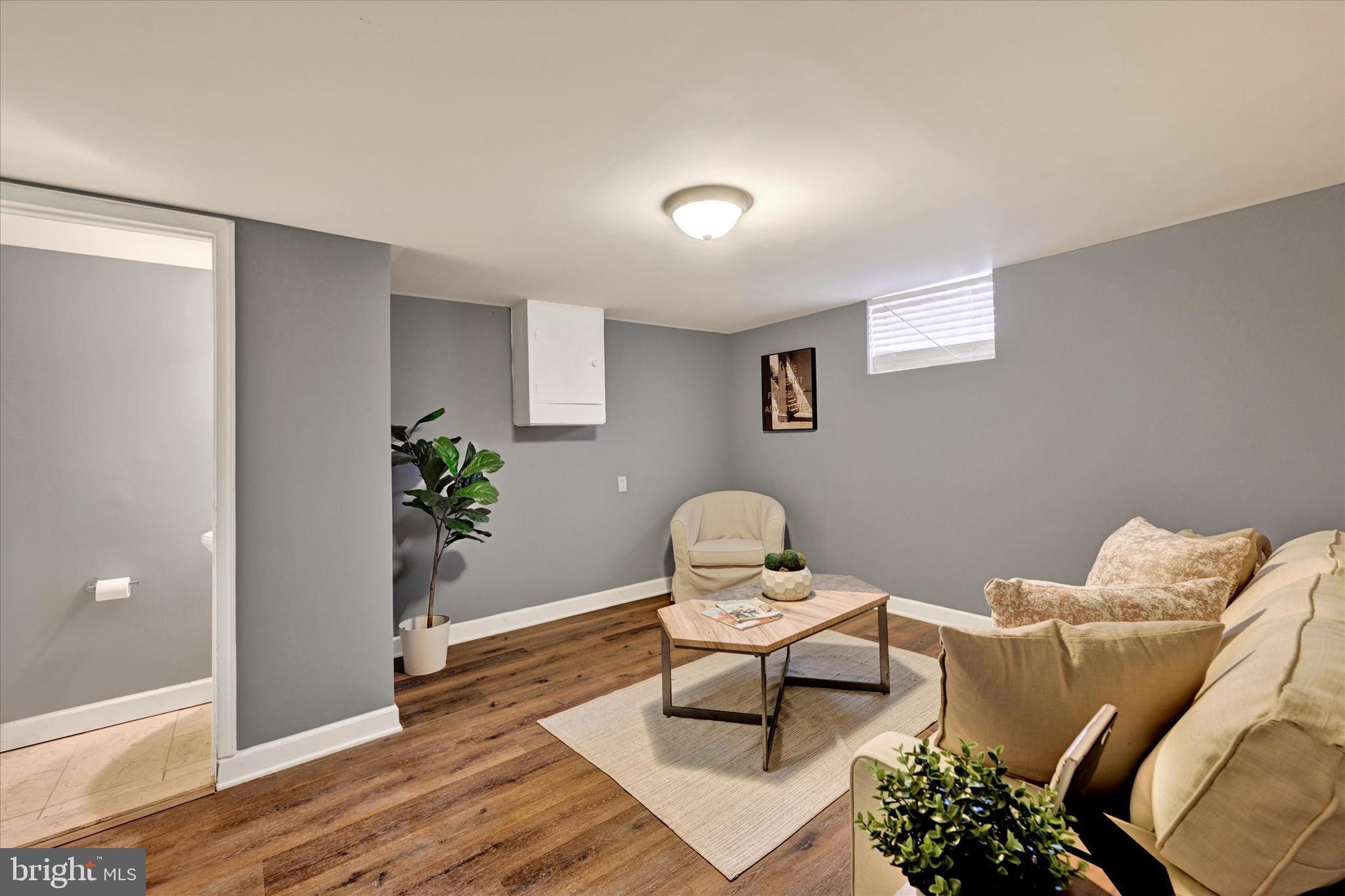 IDLEWOOD - Residential