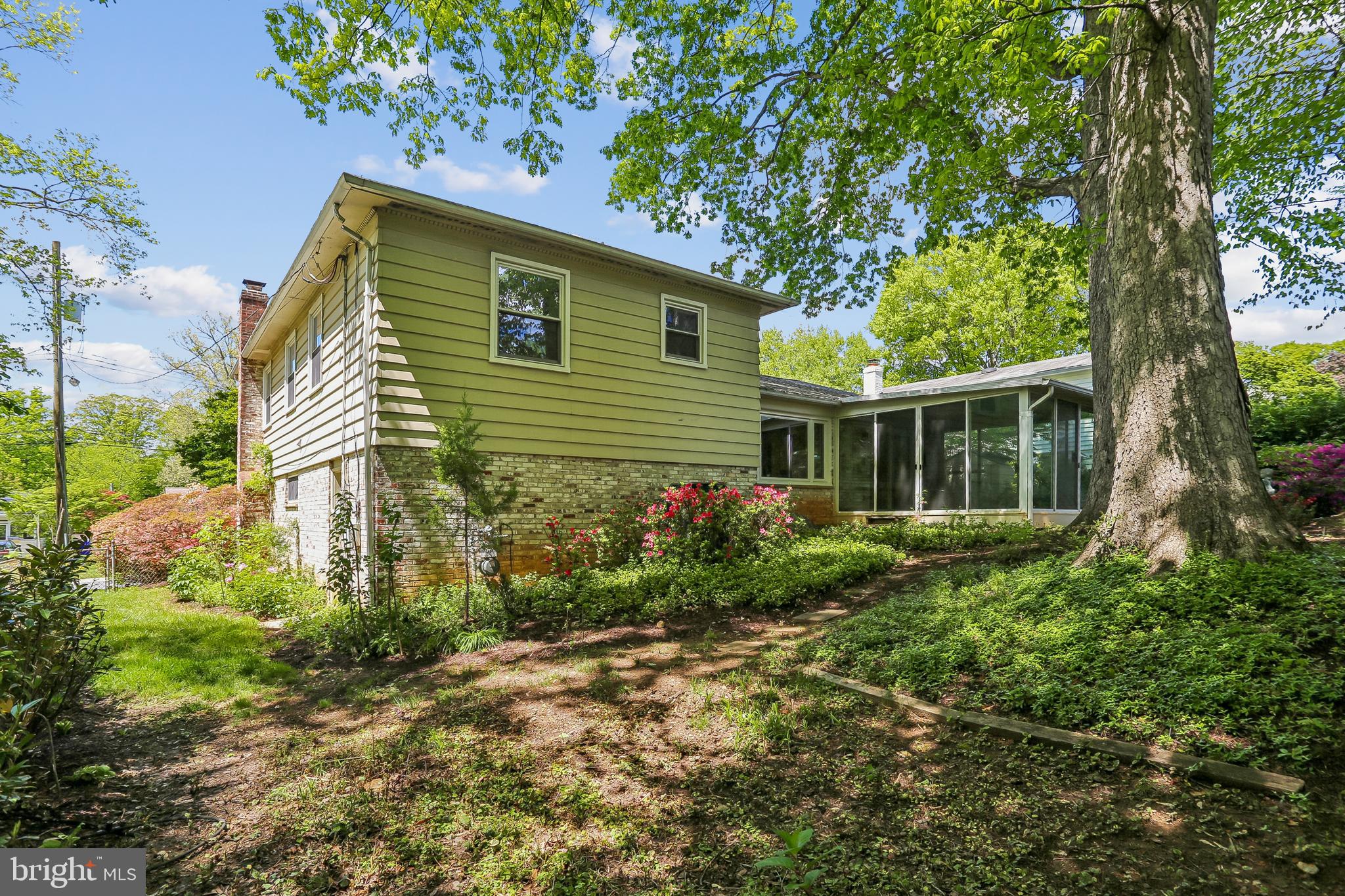 MANOR WOODS - Residential