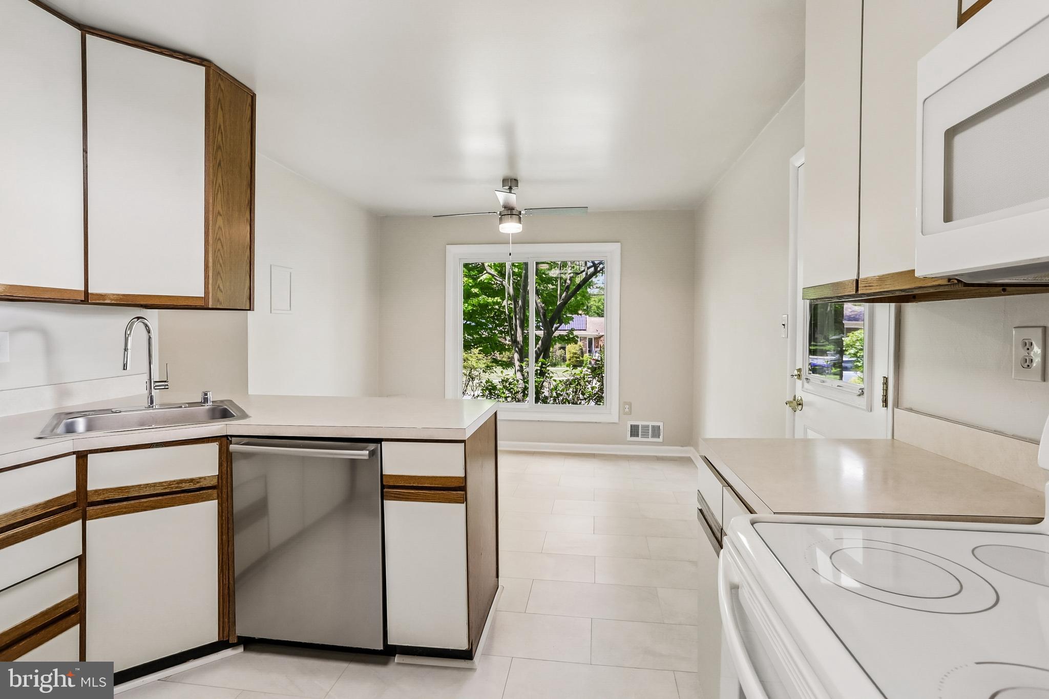 MANOR WOODS - Residential