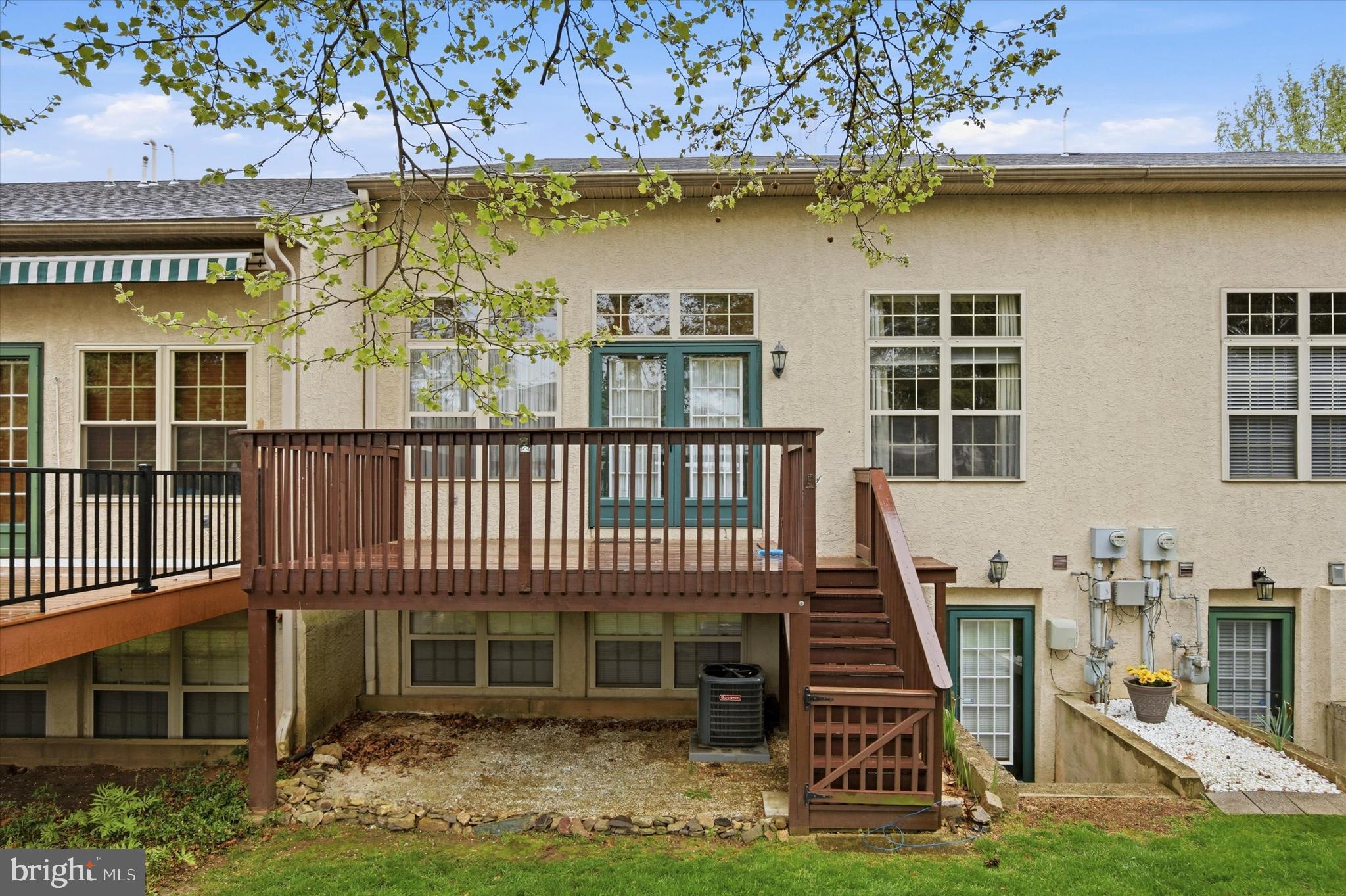 CARRIAGE HOUSE CONDO - Residential