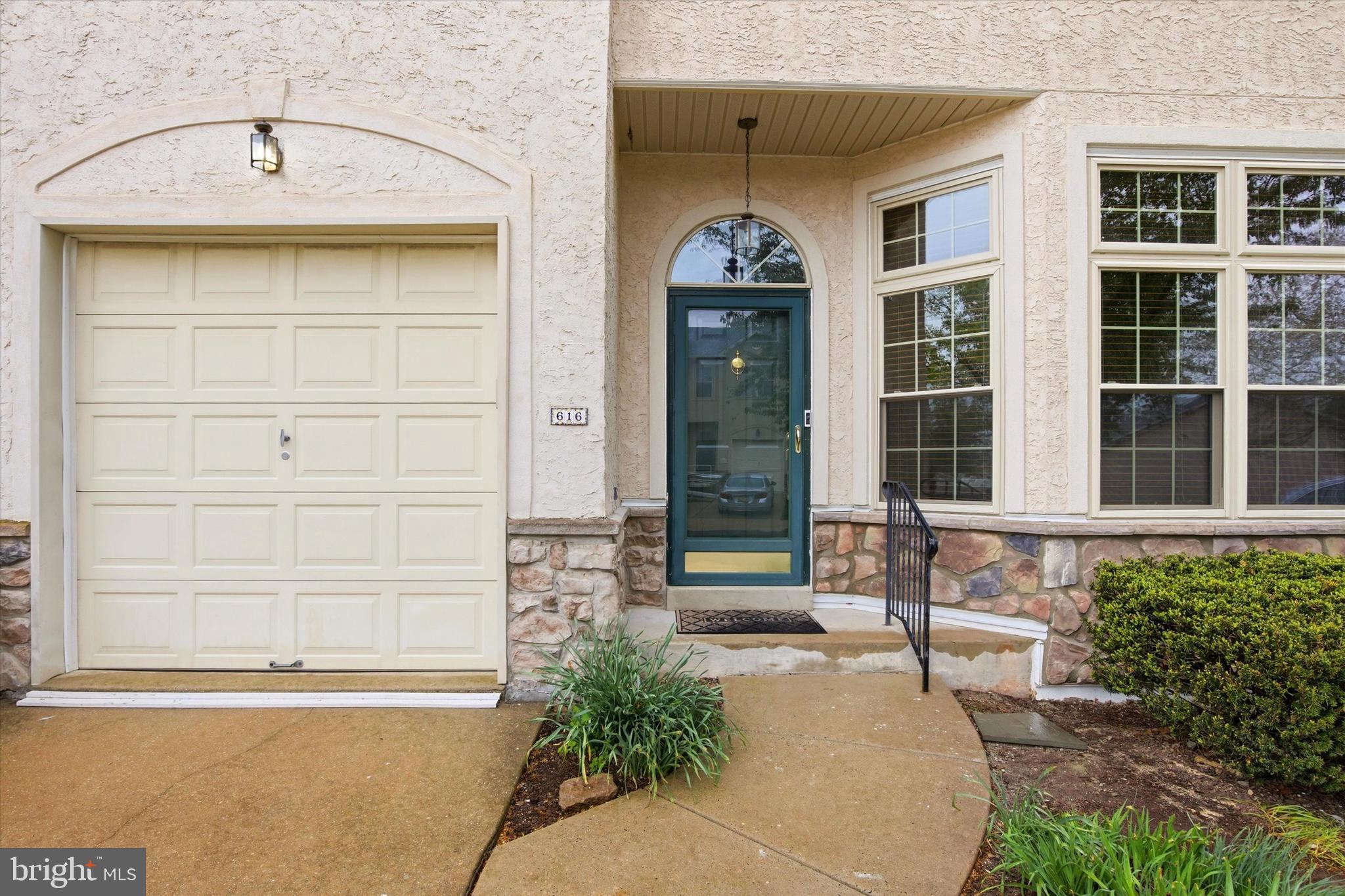 CARRIAGE HOUSE CONDO - Residential