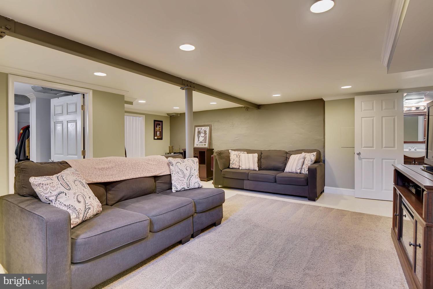 FAIRLAWN - Residential