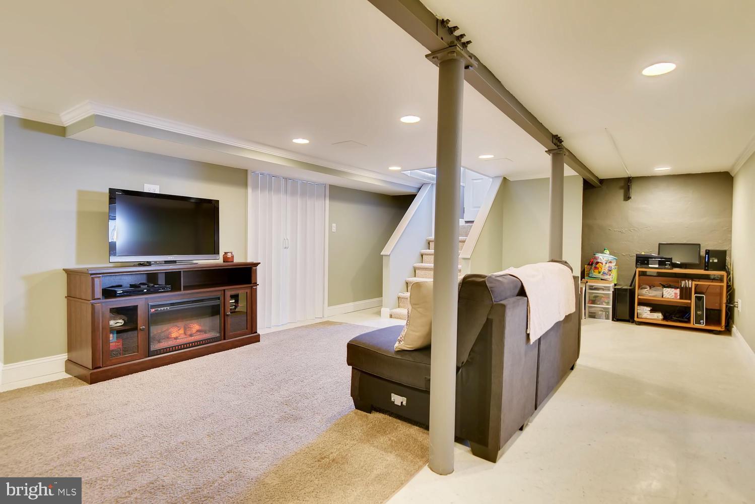 FAIRLAWN - Residential