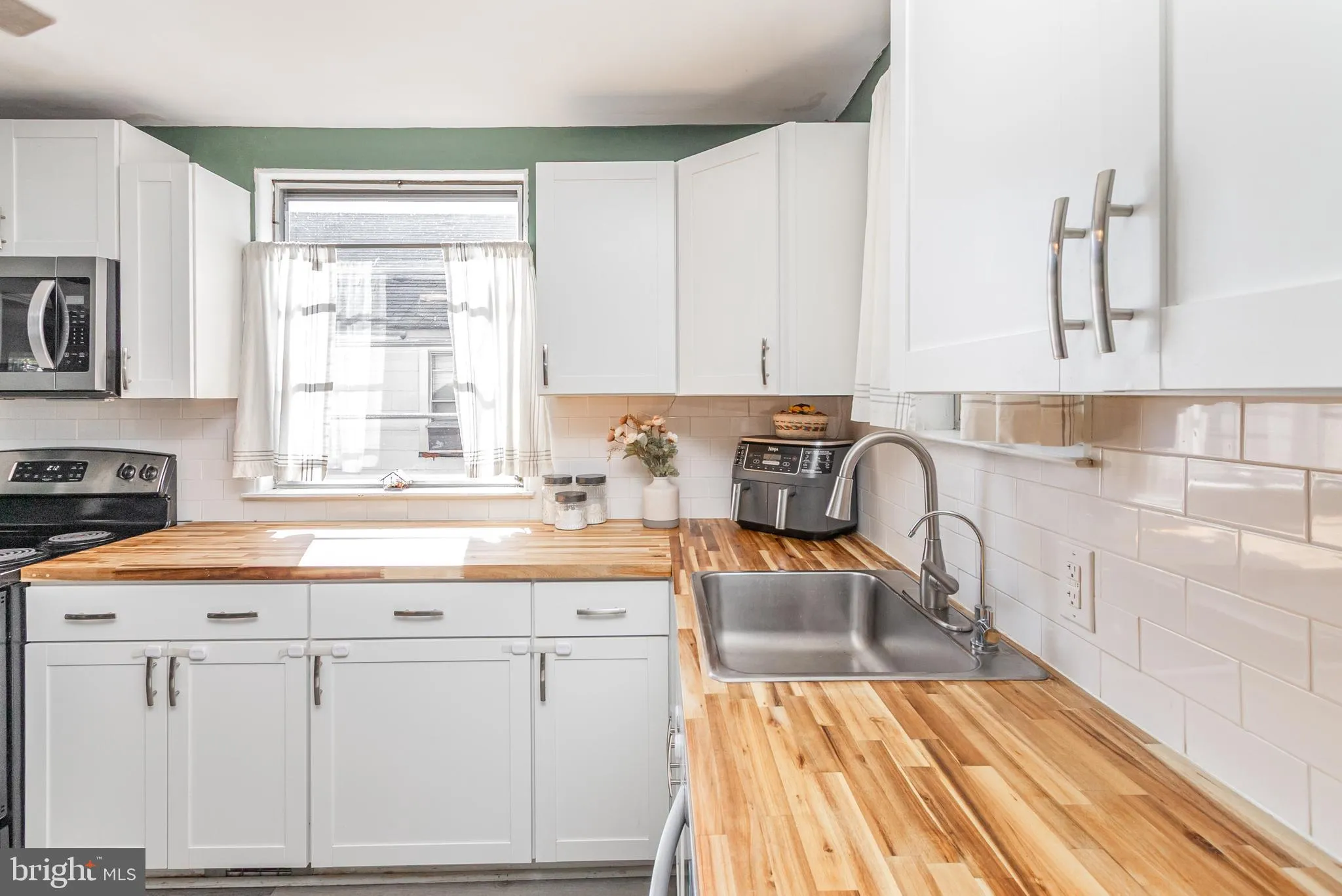 Parkville, Maryland 21234, United States, 3 Bedrooms Bedrooms, ,2 BathroomsBathrooms,Residential,Coming Soon,233511