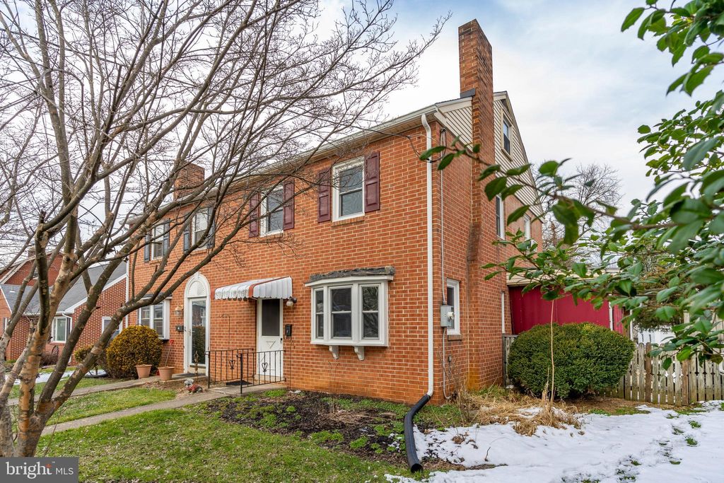 Photo of 137 W Sunset Avenue, Ephrata, PA 17522 (MLS # PALA2047090)