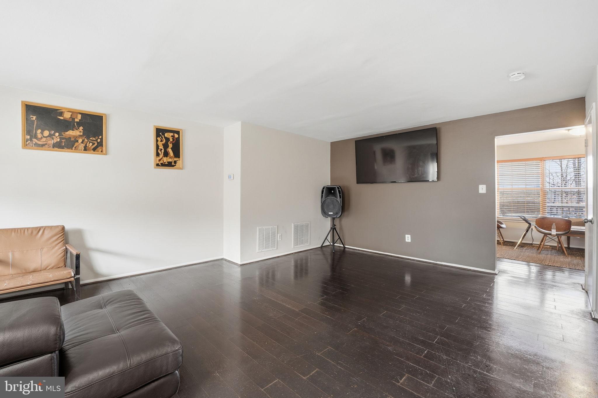 8514 CHARNWOOD COURT