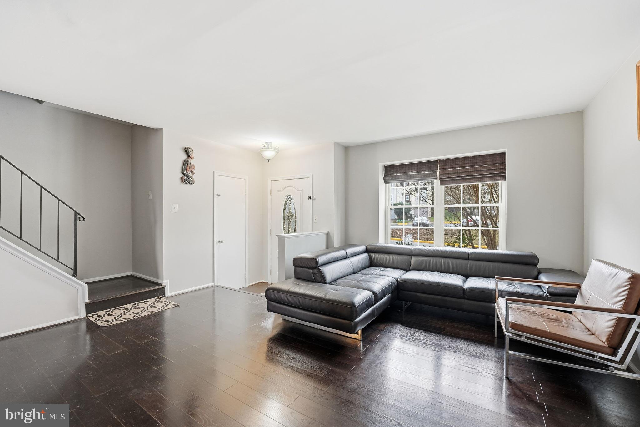 8514 CHARNWOOD COURT