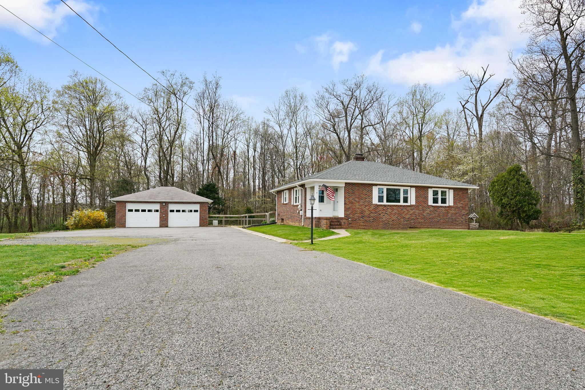 1445 N EAST ROAD