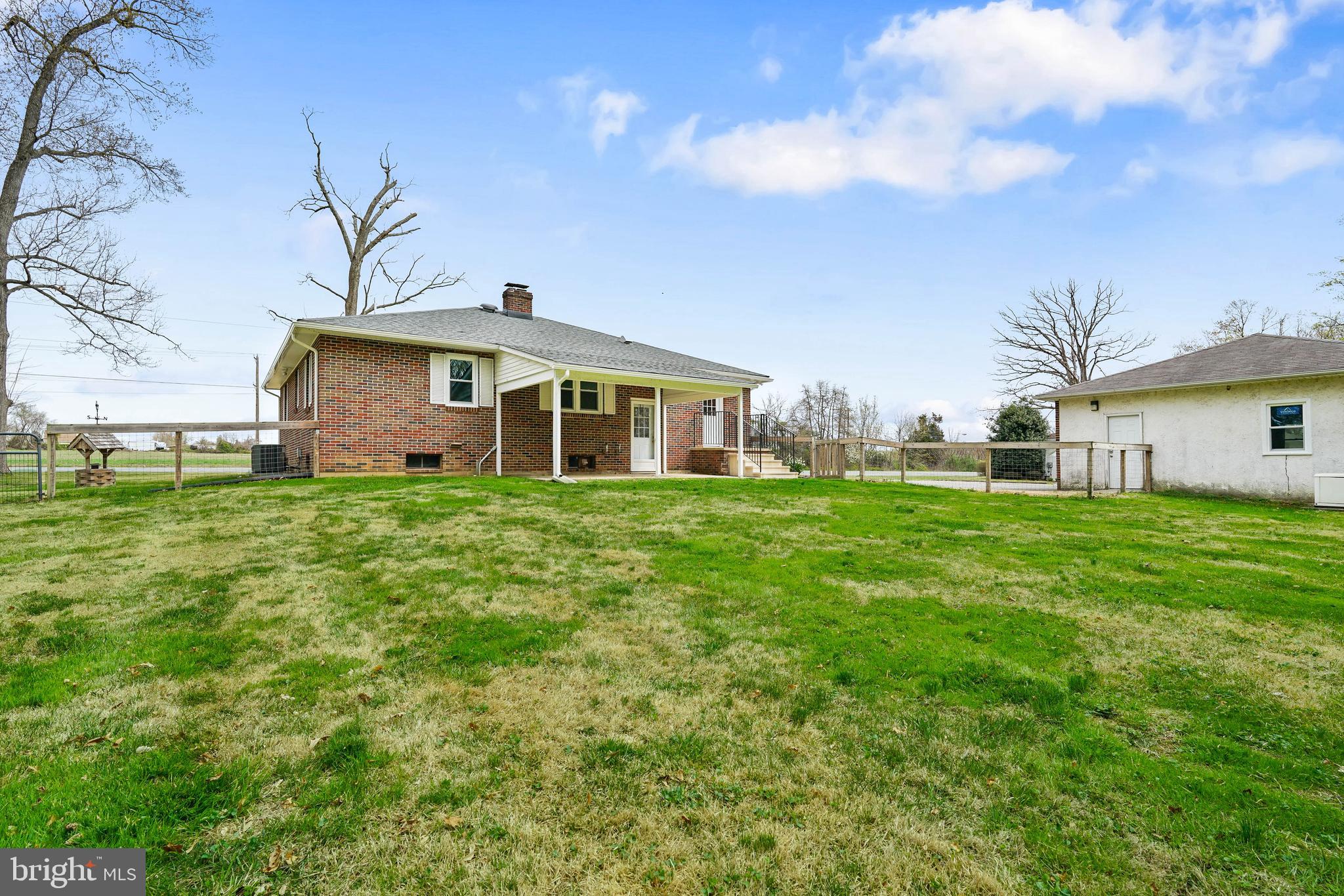 1445 N EAST ROAD