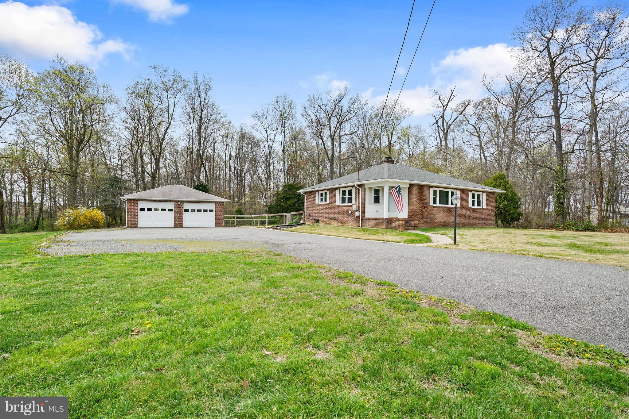 1445 N EAST ROAD