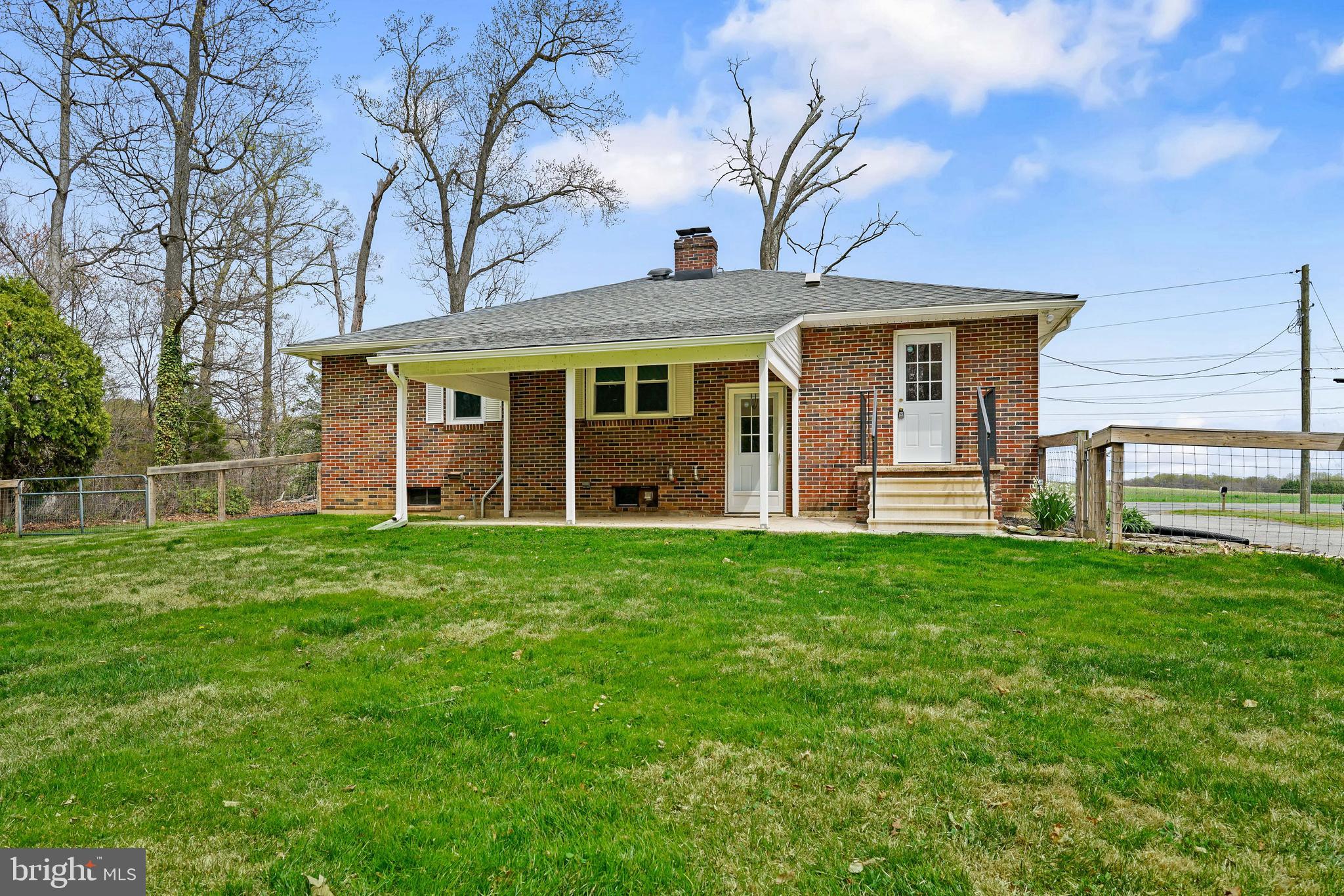 1445 N EAST ROAD
